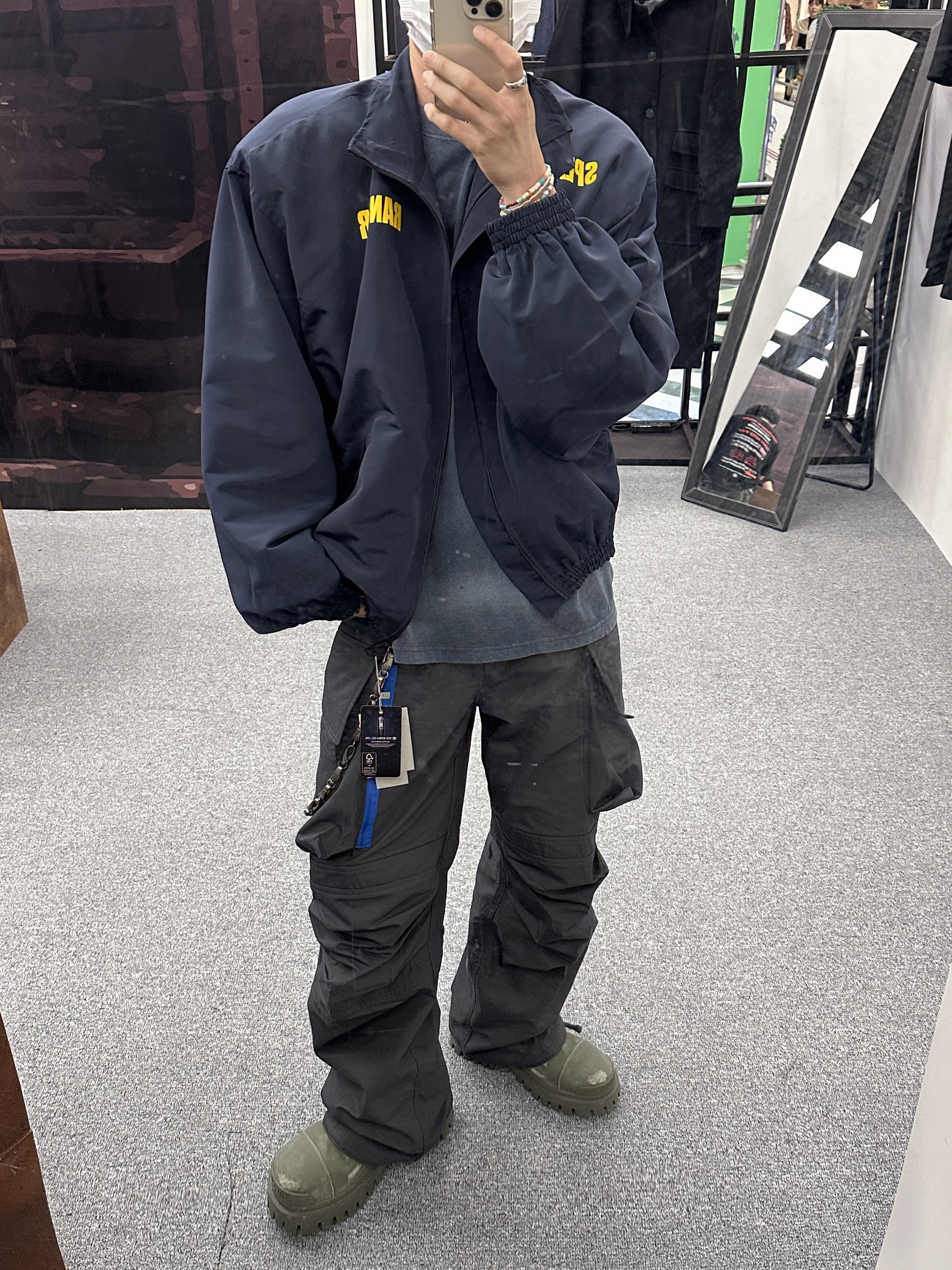 Undermycar Maigan Padded Shoulder Zip-Up Blouson India Ink - 23FW, Balenciaga Combat Strike 20mm Boot Kaki 착용 스타일 - 4