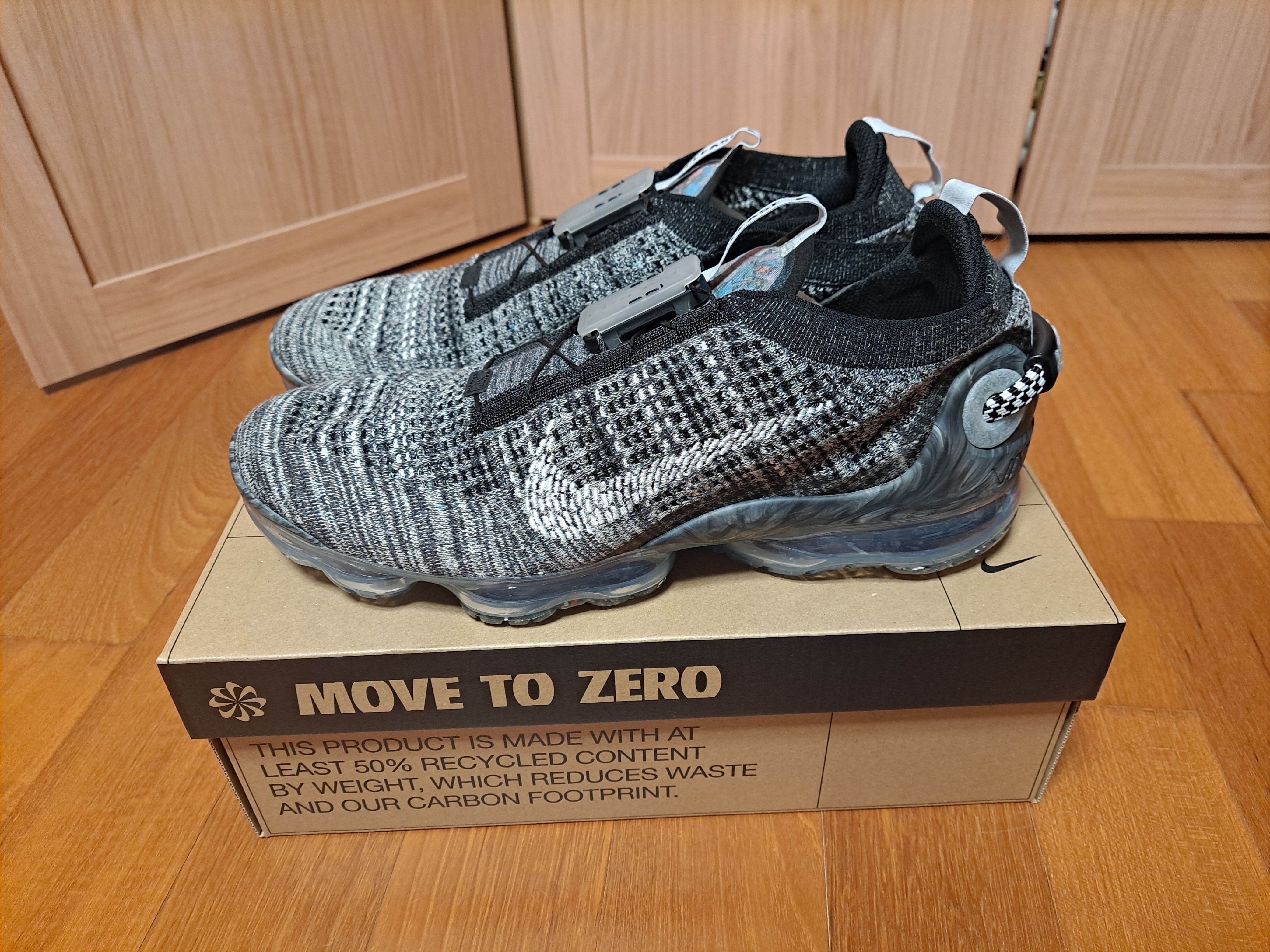Nike Air VaporMax 2020 Flyknit Oreo 착용 스타일