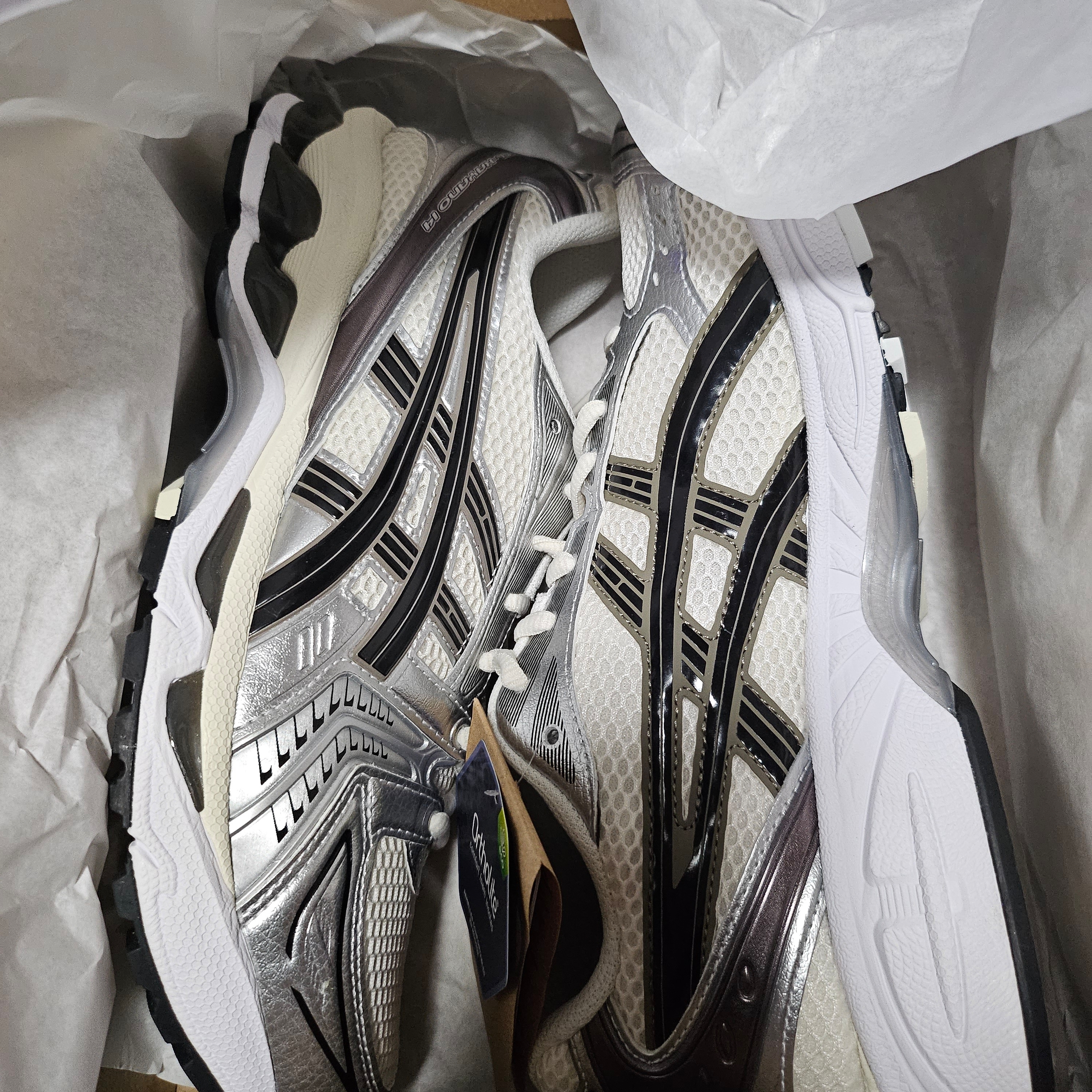 Asics Gel-Kayano 14 Cream Black 착용 스타일