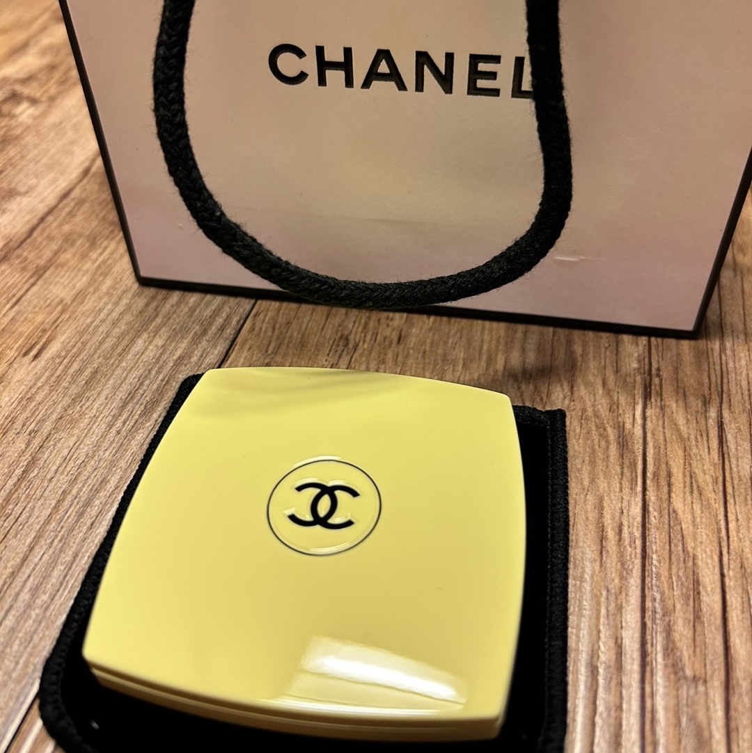 Chanel Codes Couleur Limited Edition Miroir Double Facettes 129 Ovni 착용 스타일