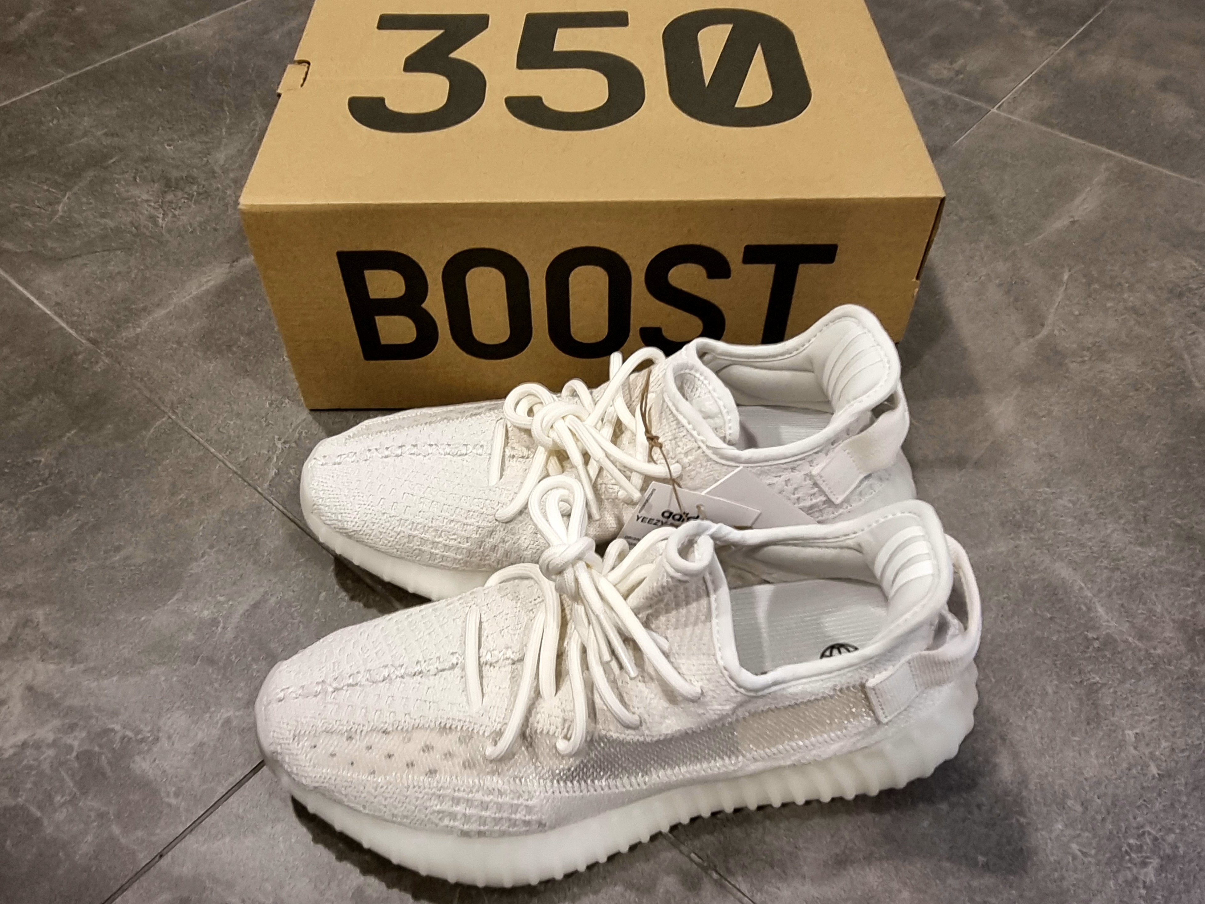 Adidas Yeezy Boost 350 V2 Bone 착용 스타일 - 5