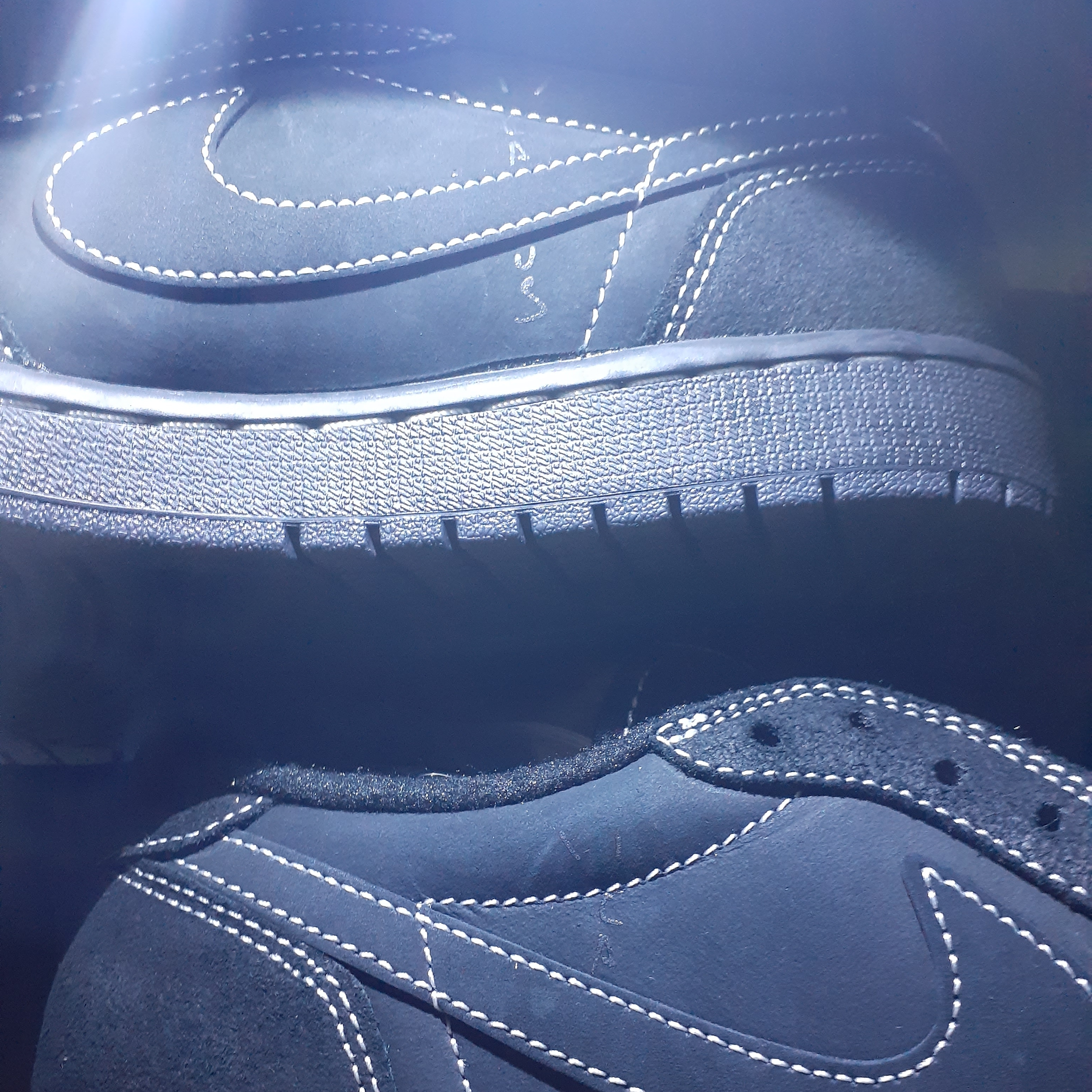 Jordan 1 x Travis Scott Retro Low OG SP Black Phantom 착용 스타일 - 3