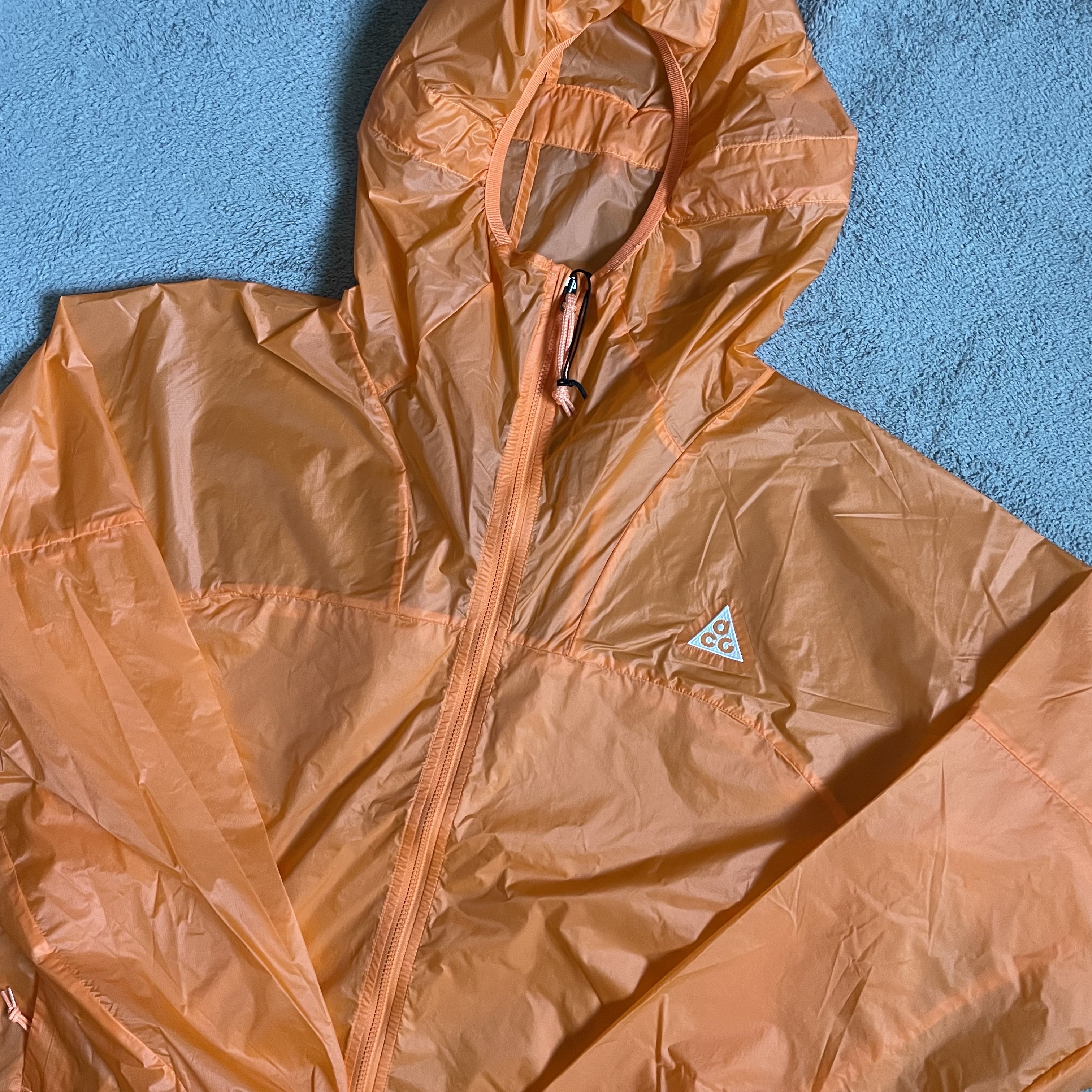 Nike ACG Windproof Cinder Cone Jacket Bright Mandarin - Asia 착용 스타일