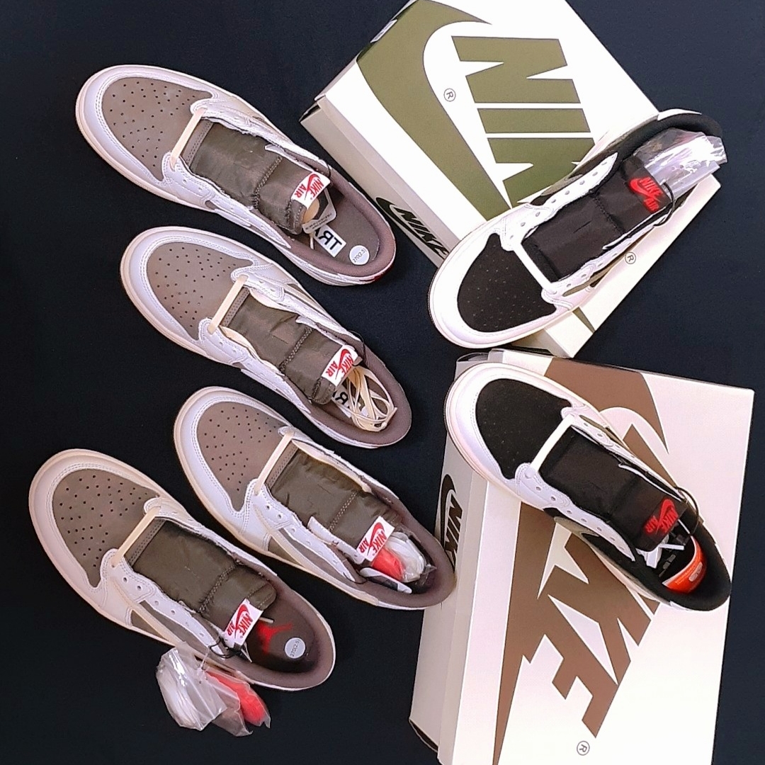Jordan 1 x Travis Scott Retro Low OG SP Sail and Ridgerock, (W) Jordan 1 x Travis Scott Retro Low OG SP Medium Olive 착용 스타일