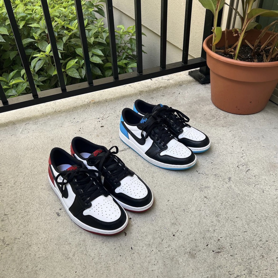Jordan 1 Retro Low OG Black Toe, Jordan 1 Retro Low OG Black and Dark Powder Blue 착용 스타일