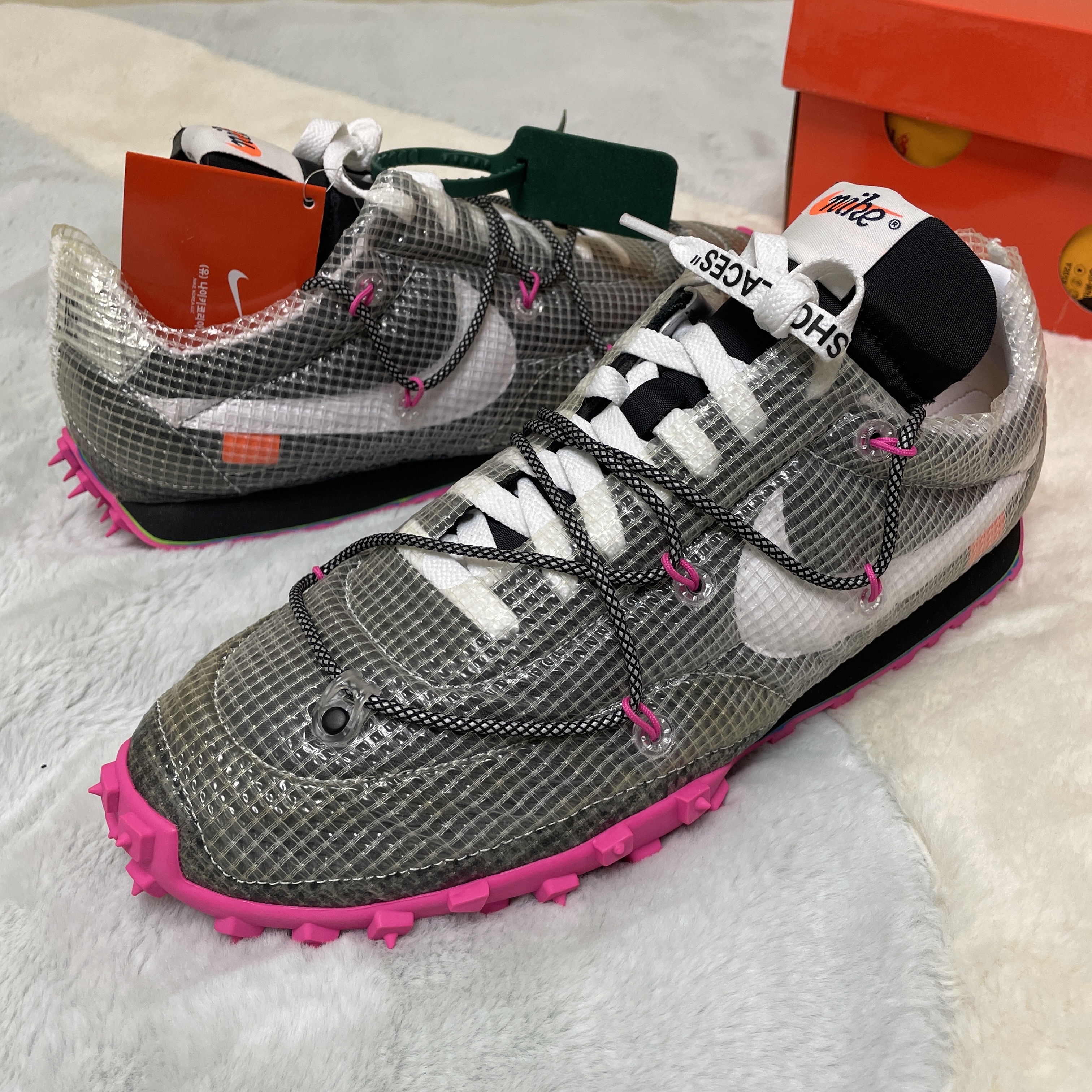 (W) Nike x Off-White Waffle Racer Black 착용 스타일