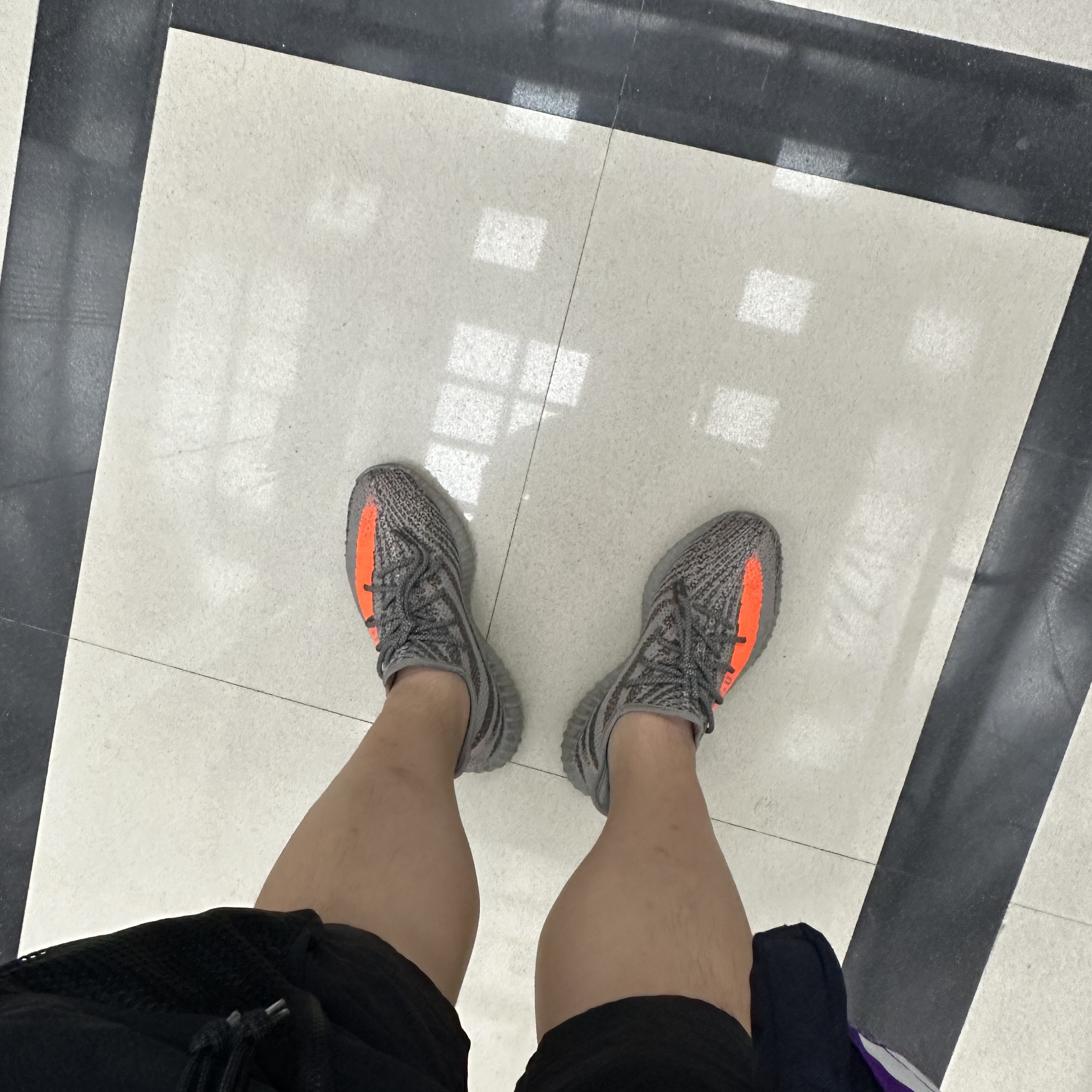 Adidas Yeezy Boost 350 V2 Beluga - Reflective 착용 스타일