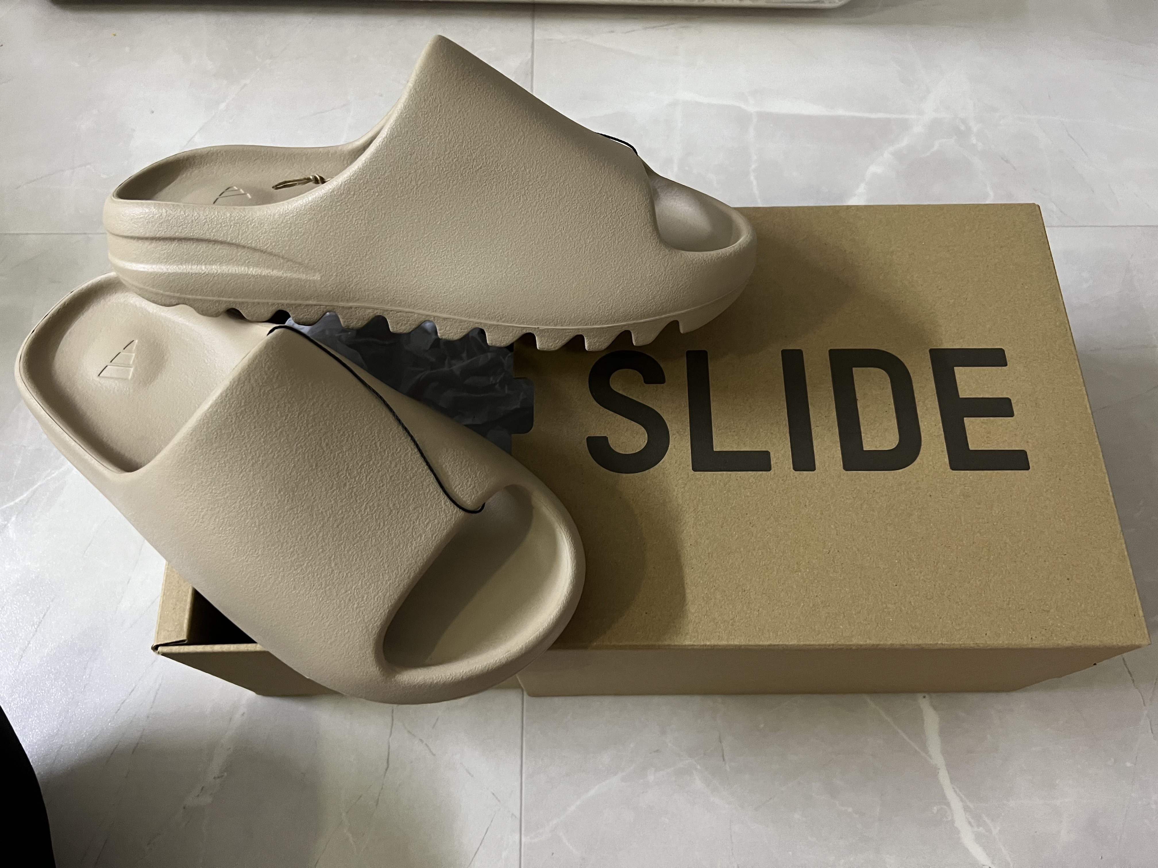 Adidas Yeezy Slide Pure - Re-Release Ver. 착용 스타일