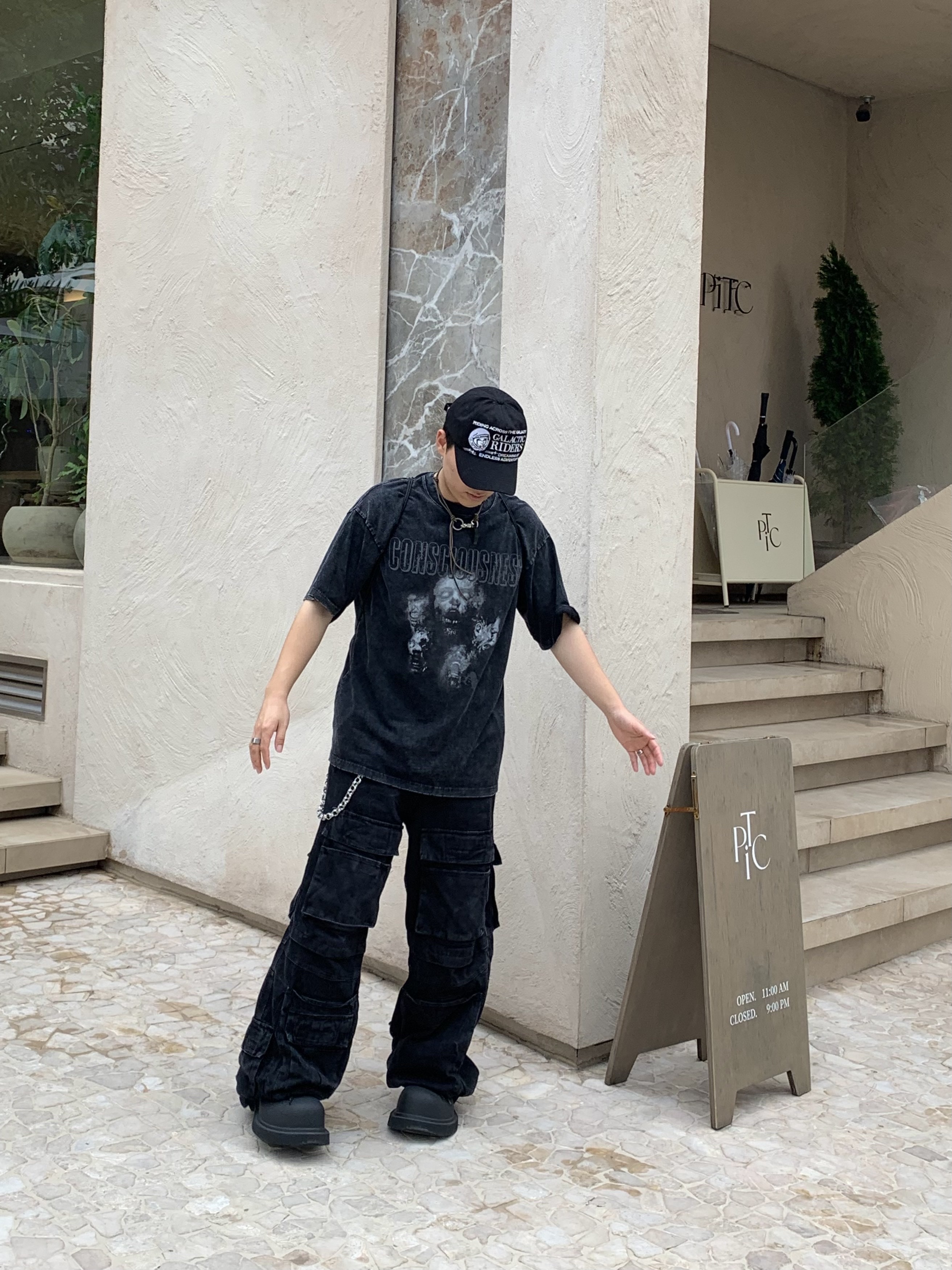 Balenciaga Steroid Derby Black, Project G/R Crinkle Denim Cargo Pants Black 착용 스타일 - 1