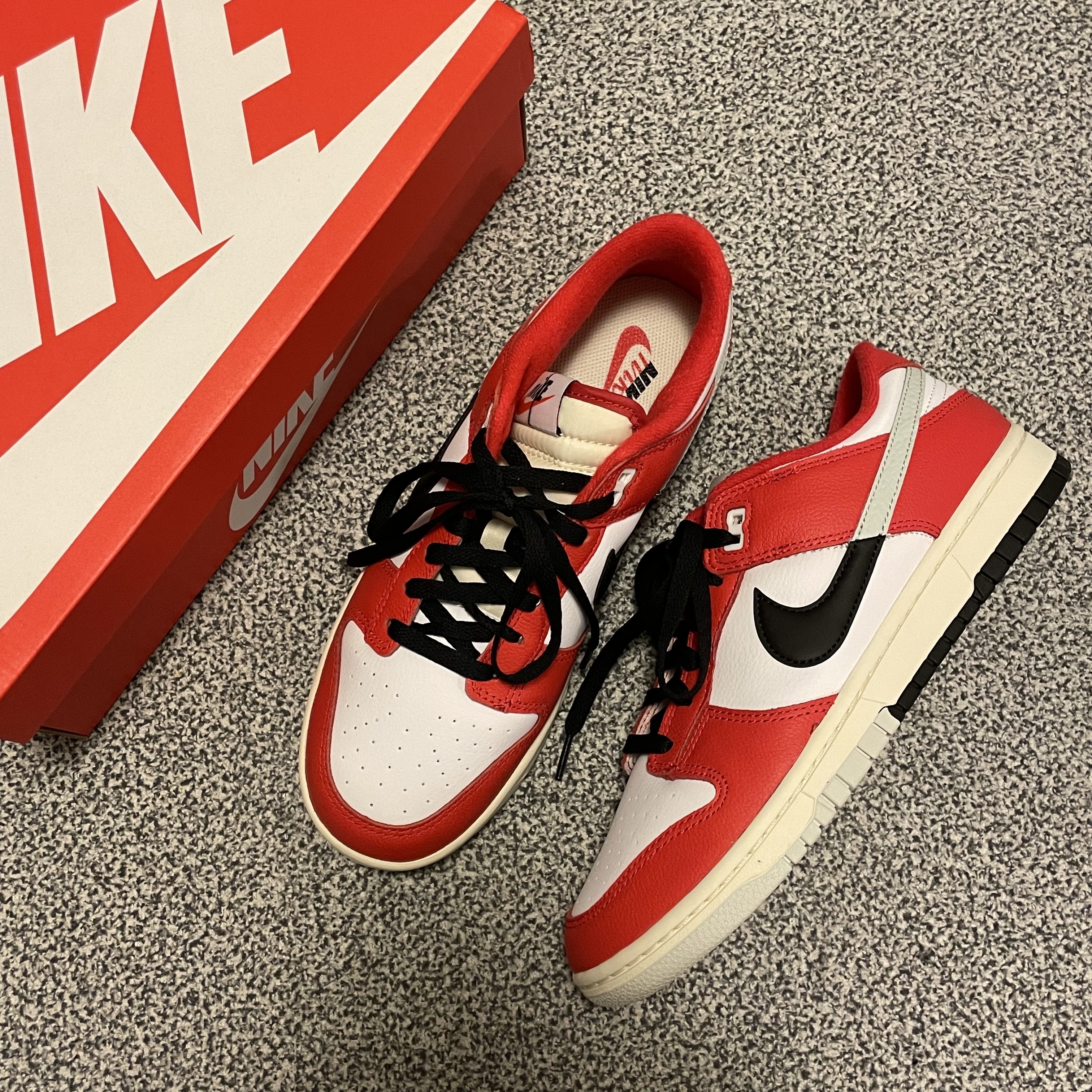 Nike Dunk Low Retro PRM University Red Black 착용 스타일 - 1