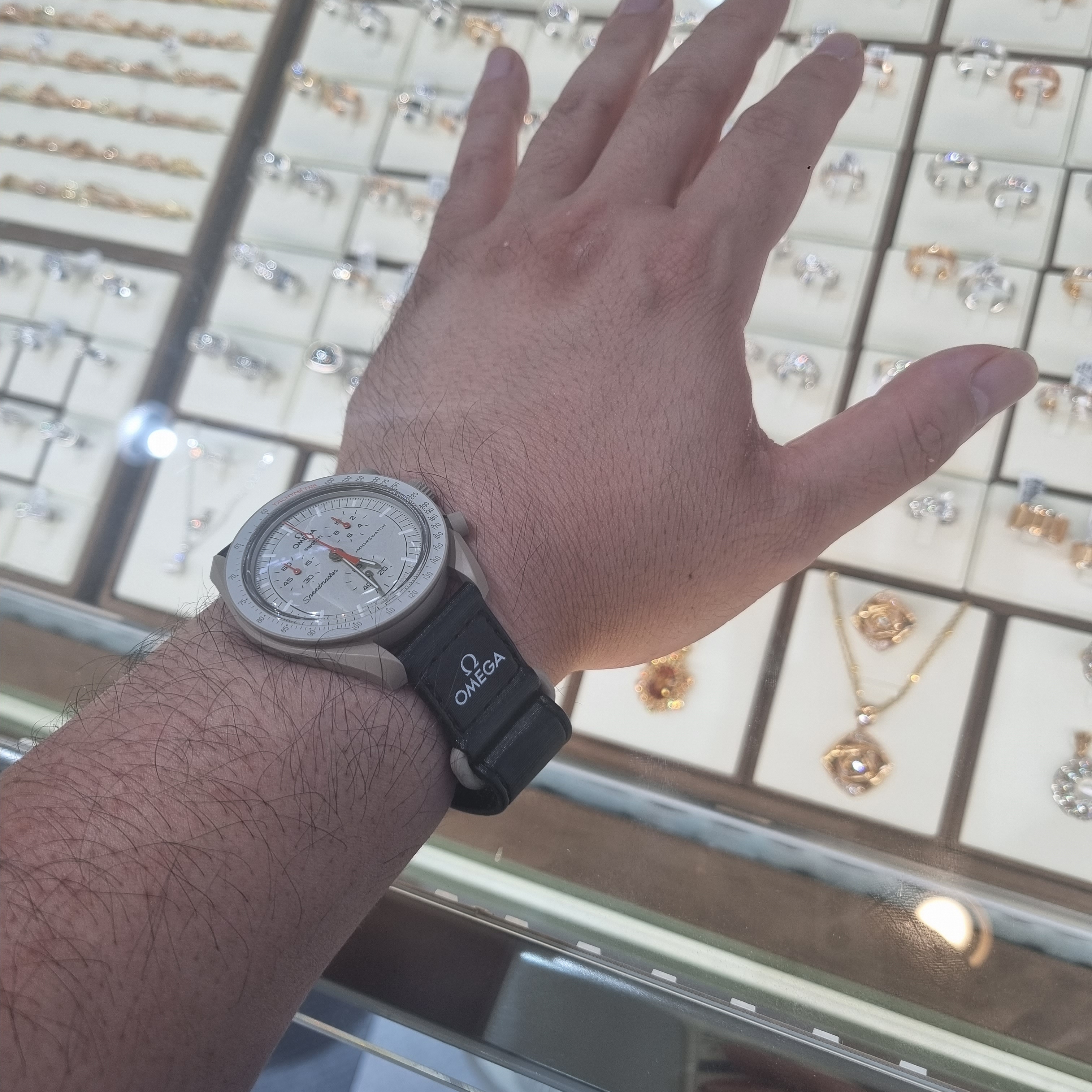 Swatch x Omega Bioceramic MoonSwatch Mission To Jupiter 착용 스타일 - 2