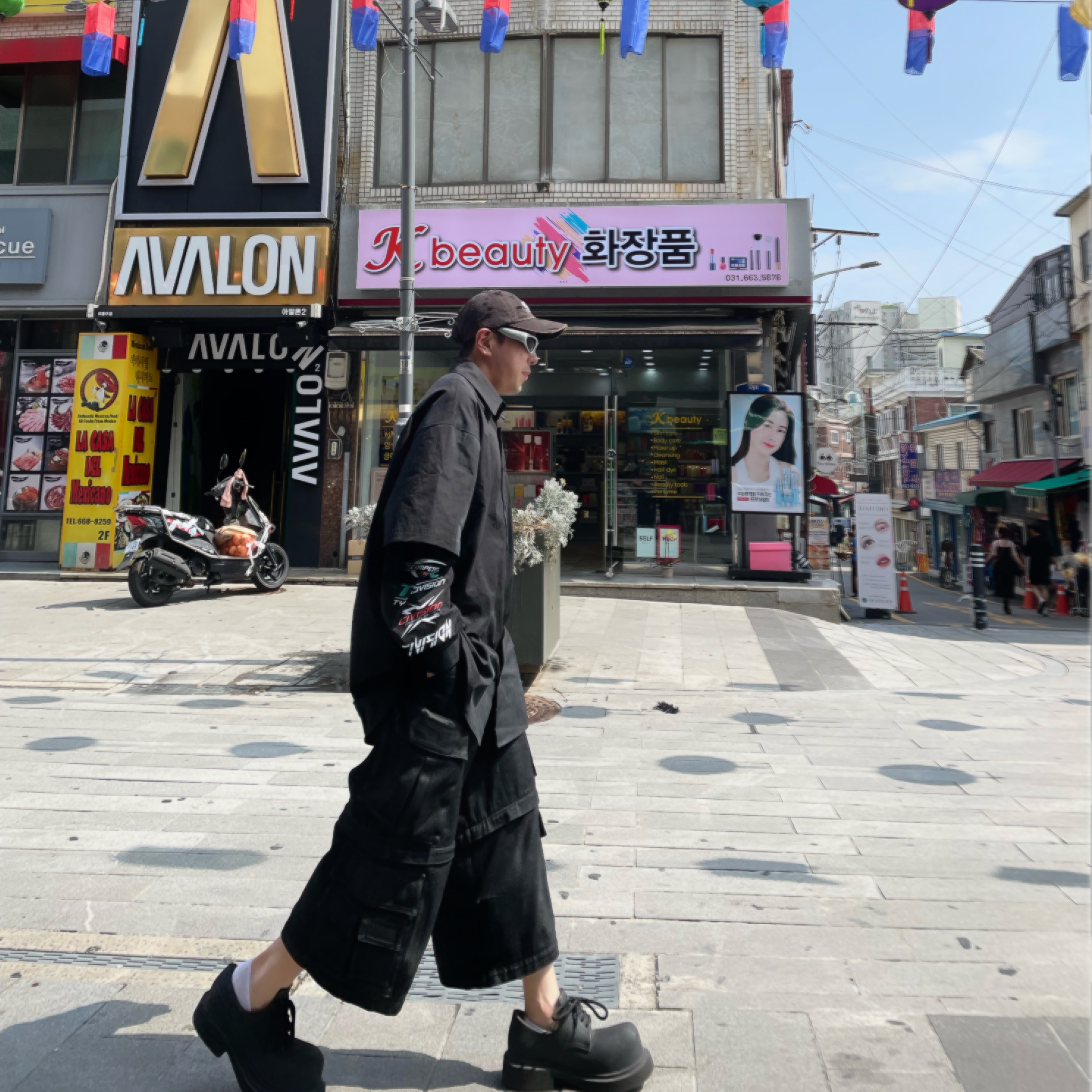 Project G/R Oversized Convertible Cargo Pants Coated Black, [KREAM 단독] Civision by CSC Hybrid Layered Shirts Washed Black 착용 스타일