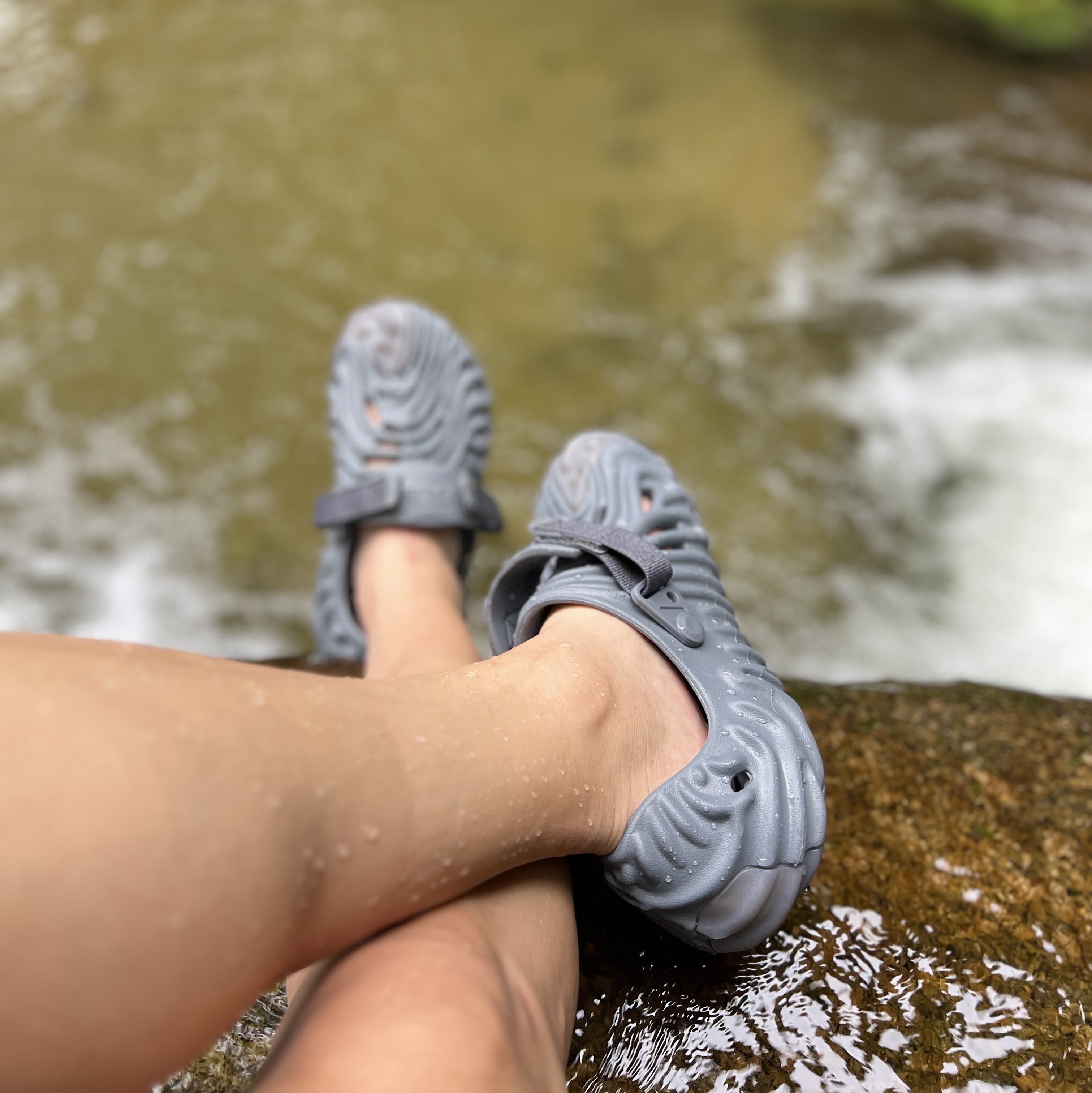 Crocs x Salehe Bembury Pollex Clog Niagara 착용 스타일