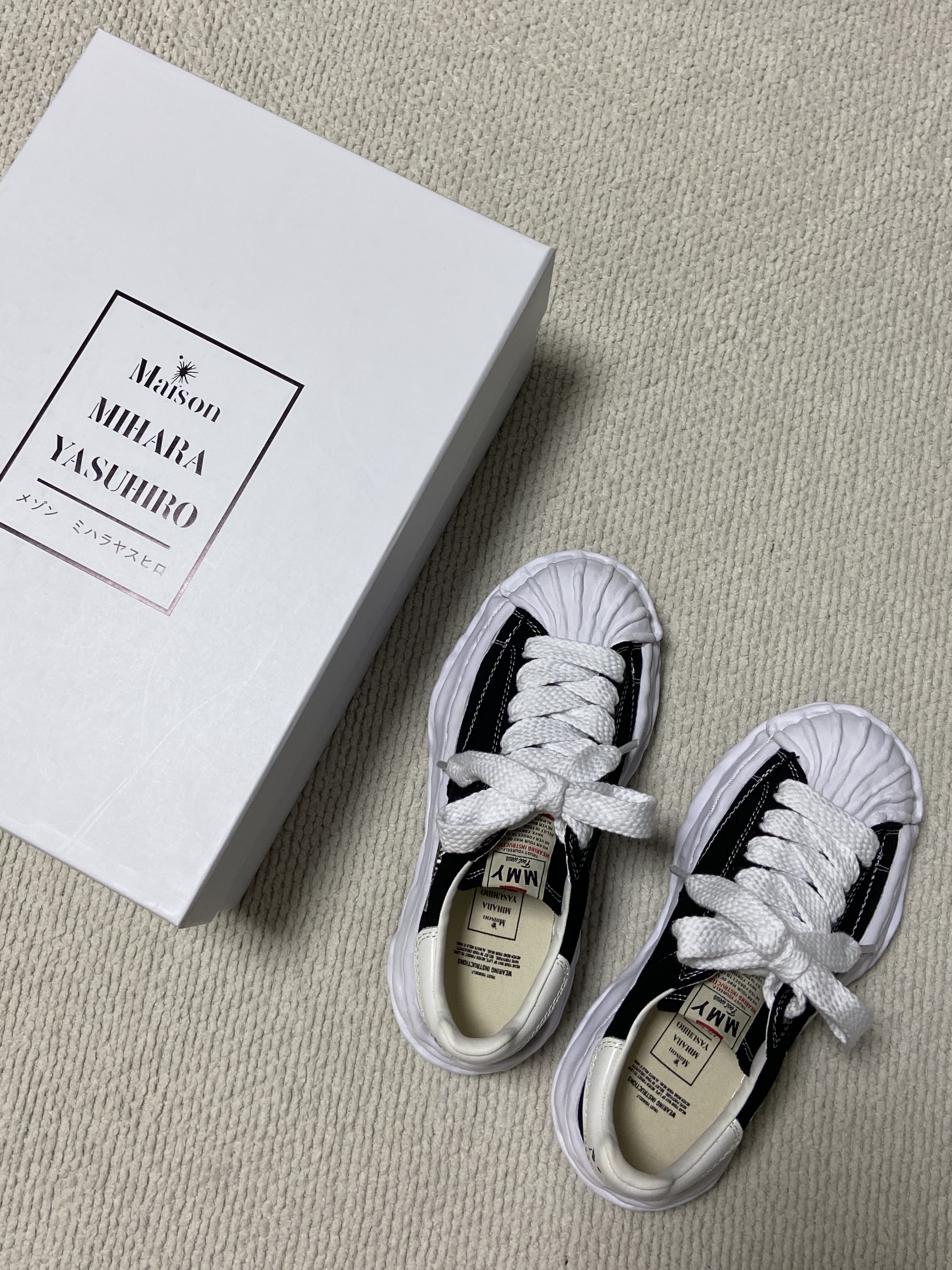 Maison Mihara Yasuhiro Blakey OG Sole Canvas Low-top Sneakers Black White 착용 스타일