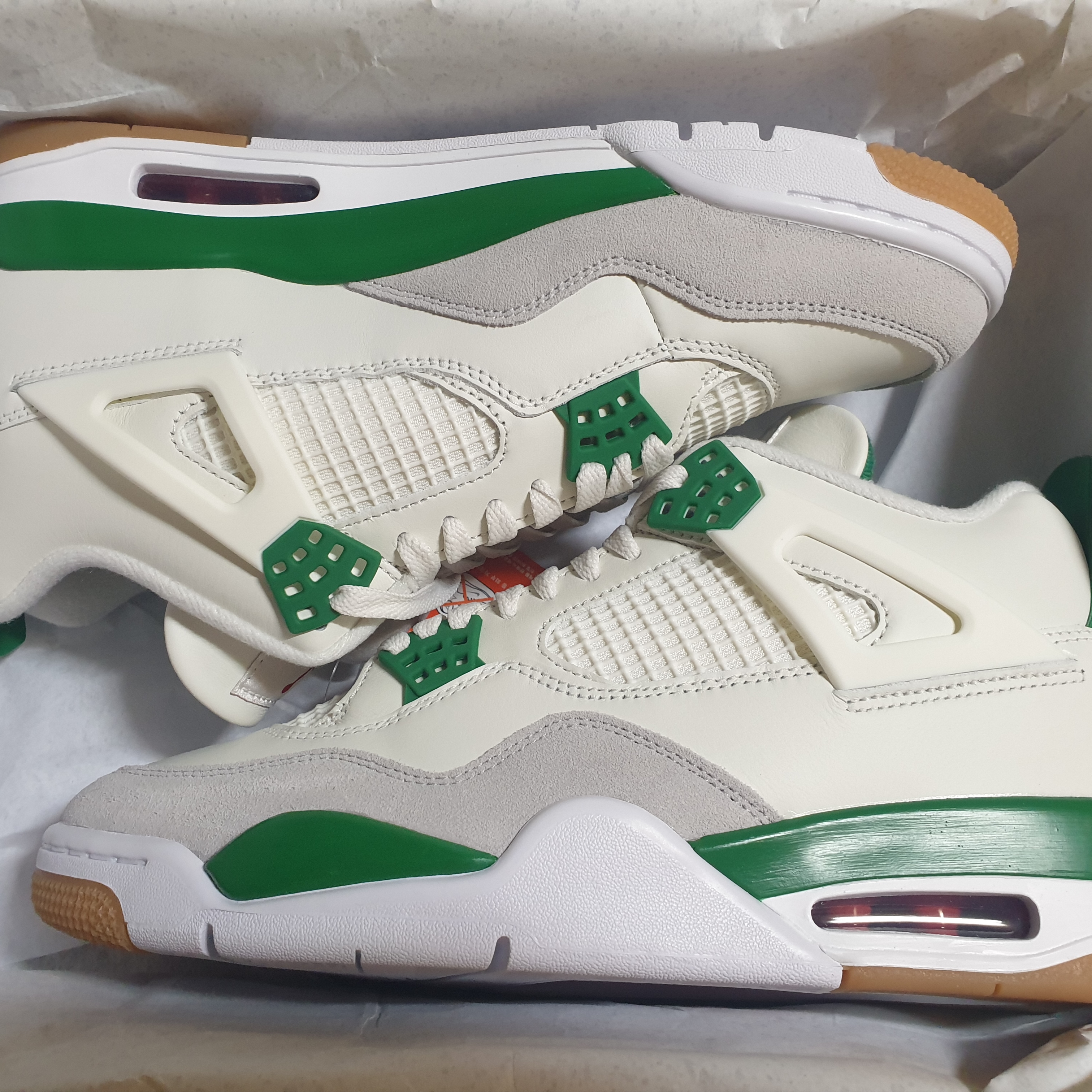 Jordan 4 x Nike SB Retro SP Pine Green 착용 스타일