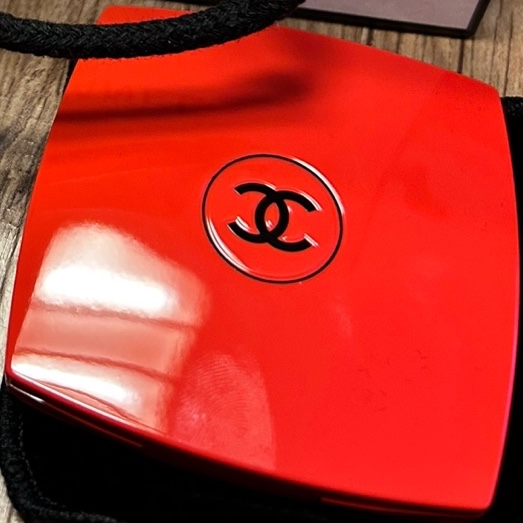 Chanel Codes Couleur Limited Edition Miroir Double Facettes 147 Incendiaire 착용 스타일