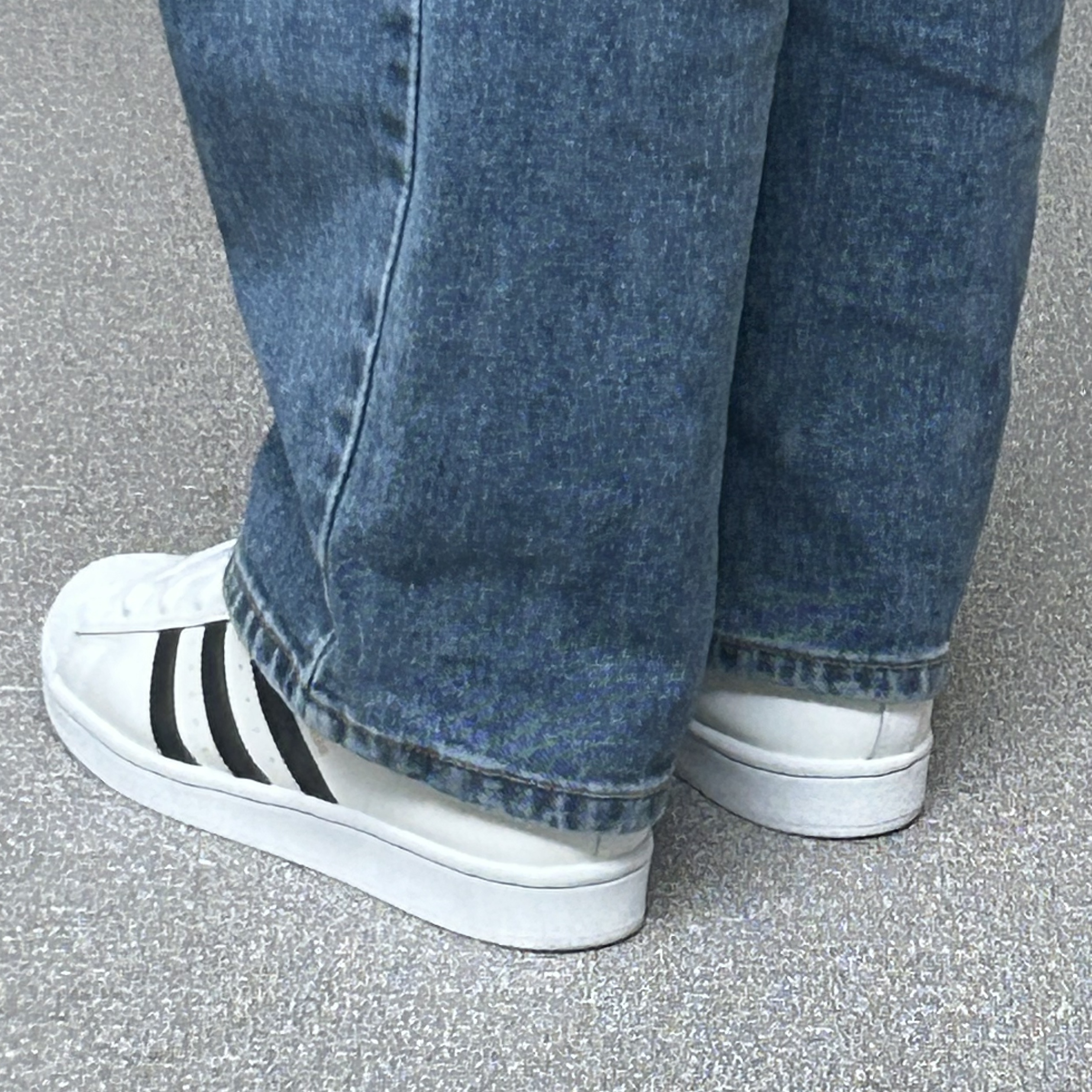 Adidas Superstar White Black 착용 스타일 - 4