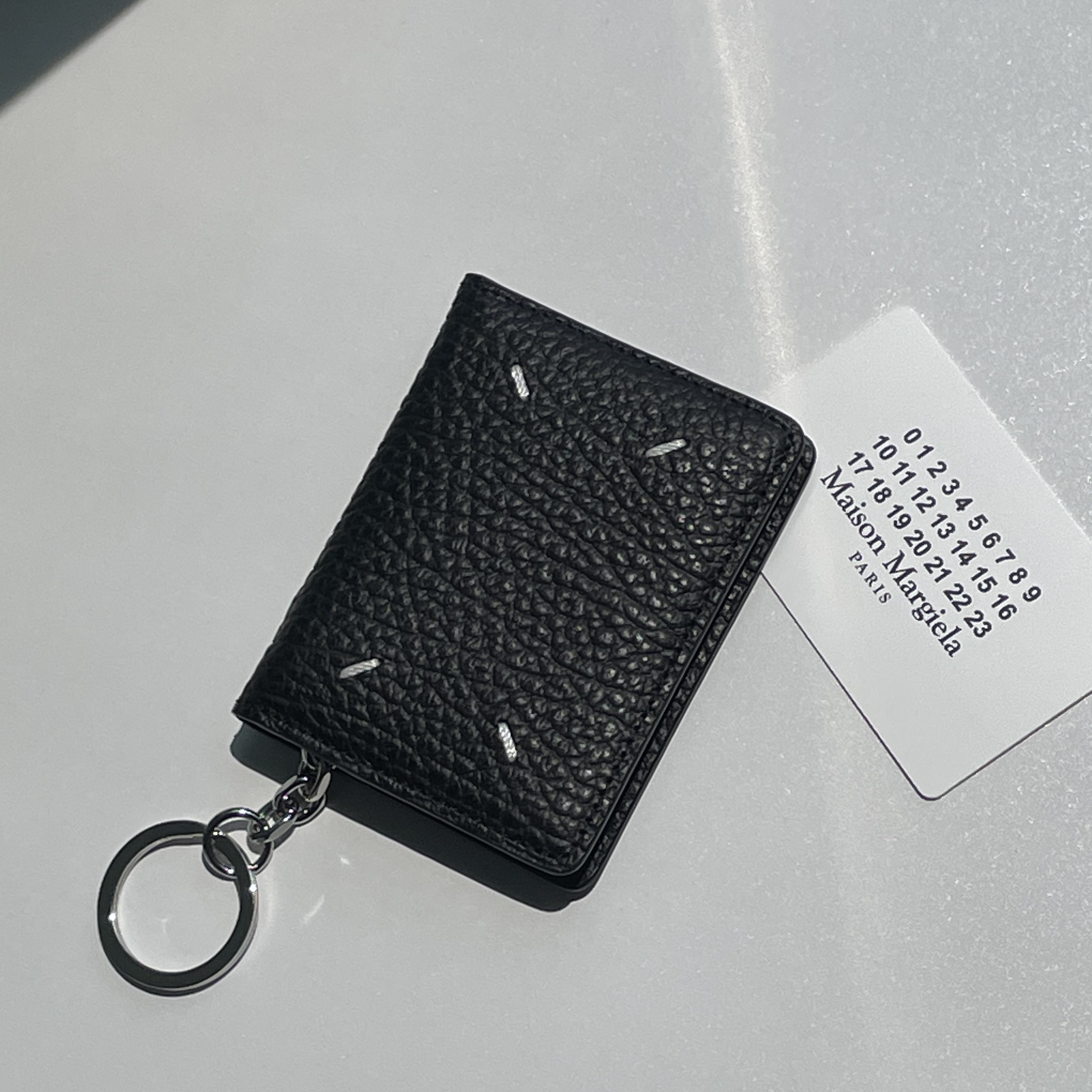 Maison Margiela Keyring Wallet Black 착용 스타일