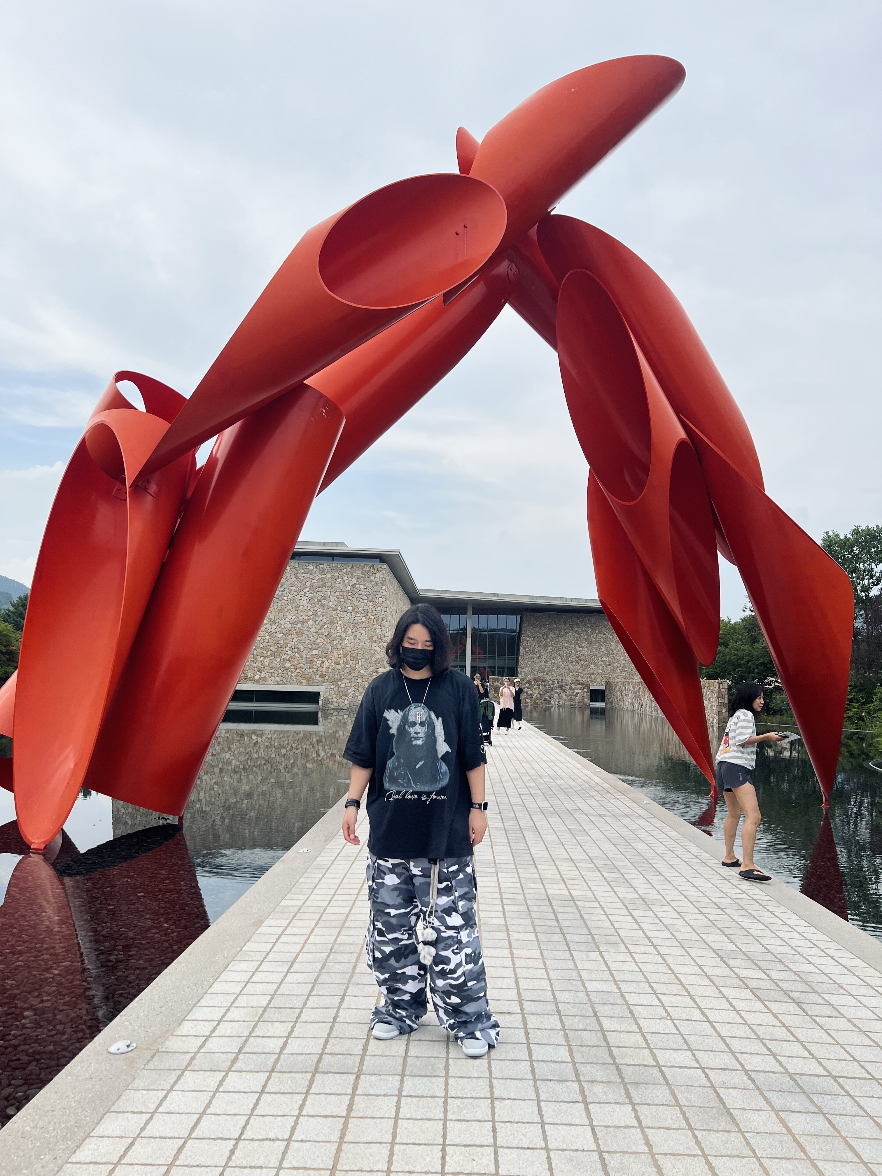 Project G/R Oversized Convertible Cargo Pants City Camo, Project G/R Crow Worldtour T-Shirt Washed Black 착용 스타일 - 1