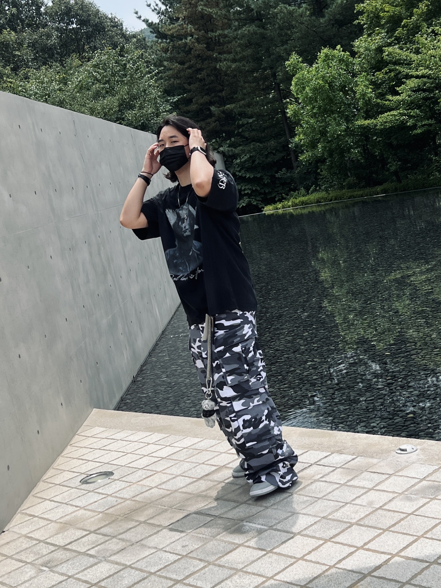 Project G/R Oversized Convertible Cargo Pants City Camo, Project G/R Crow Worldtour T-Shirt Washed Black 착용 스타일 - 2
