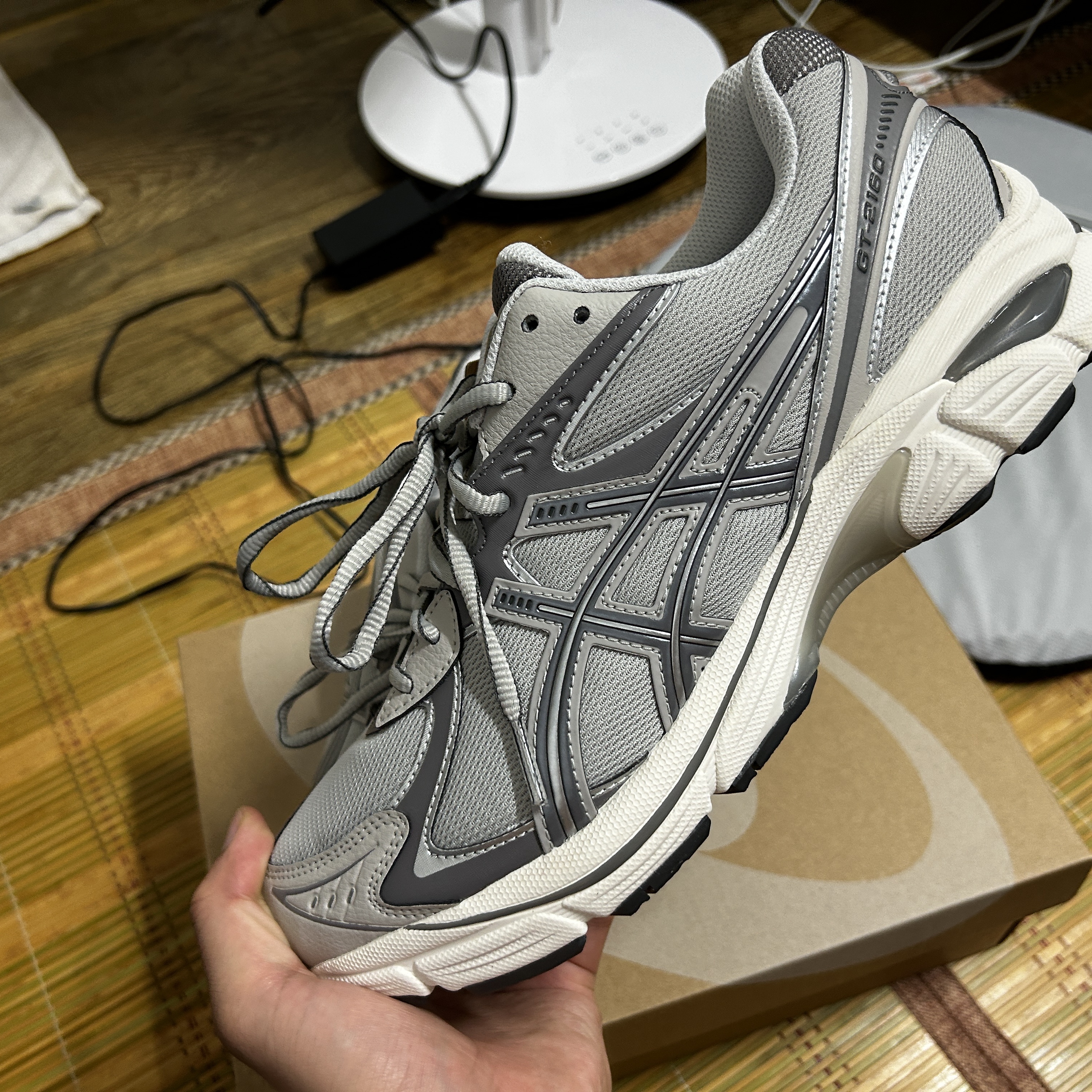 Asics GT-2160 Oyster Grey Carbon 착용 스타일 - 2