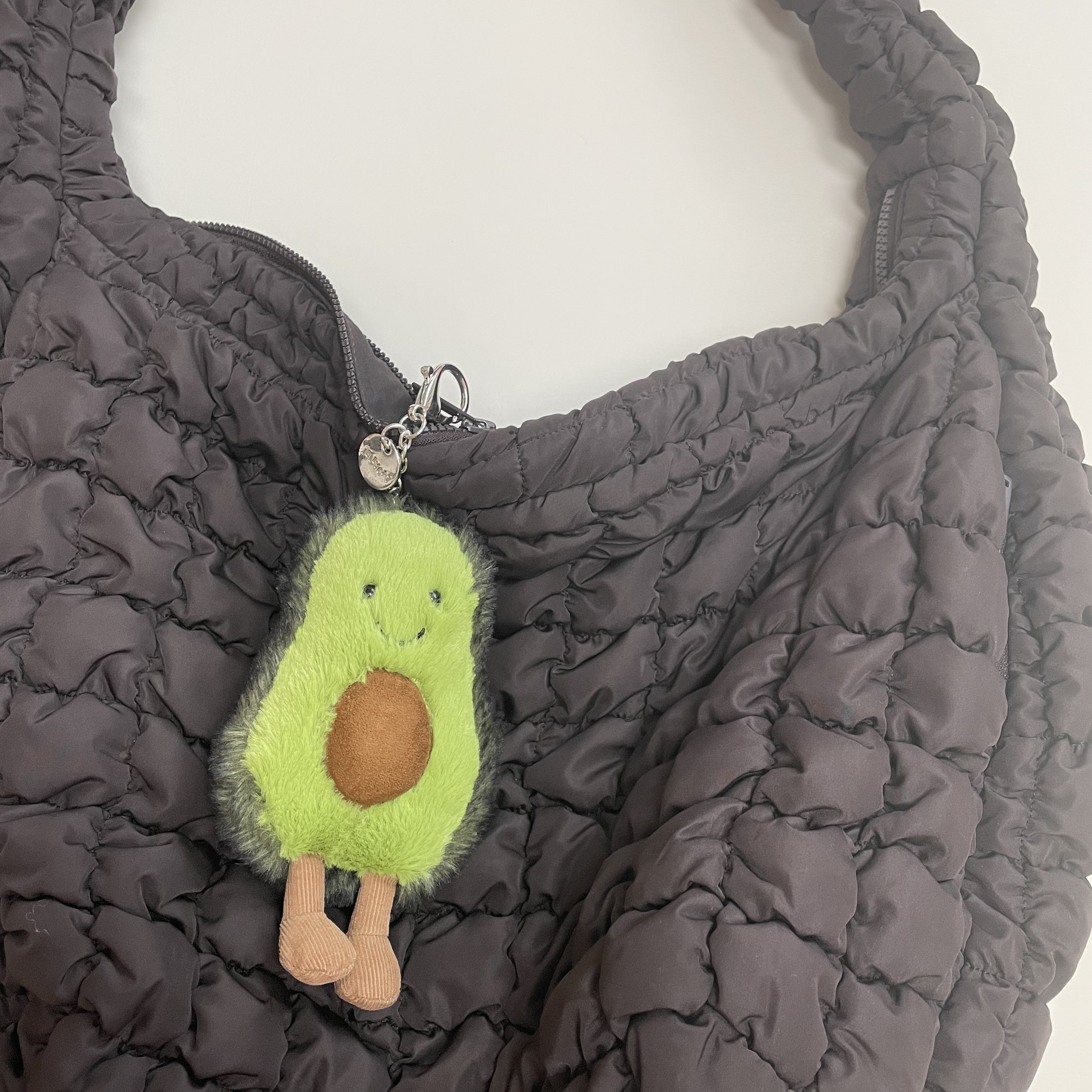 Jellycat Amuseable Avocado Bag Charm Green 착용 스타일