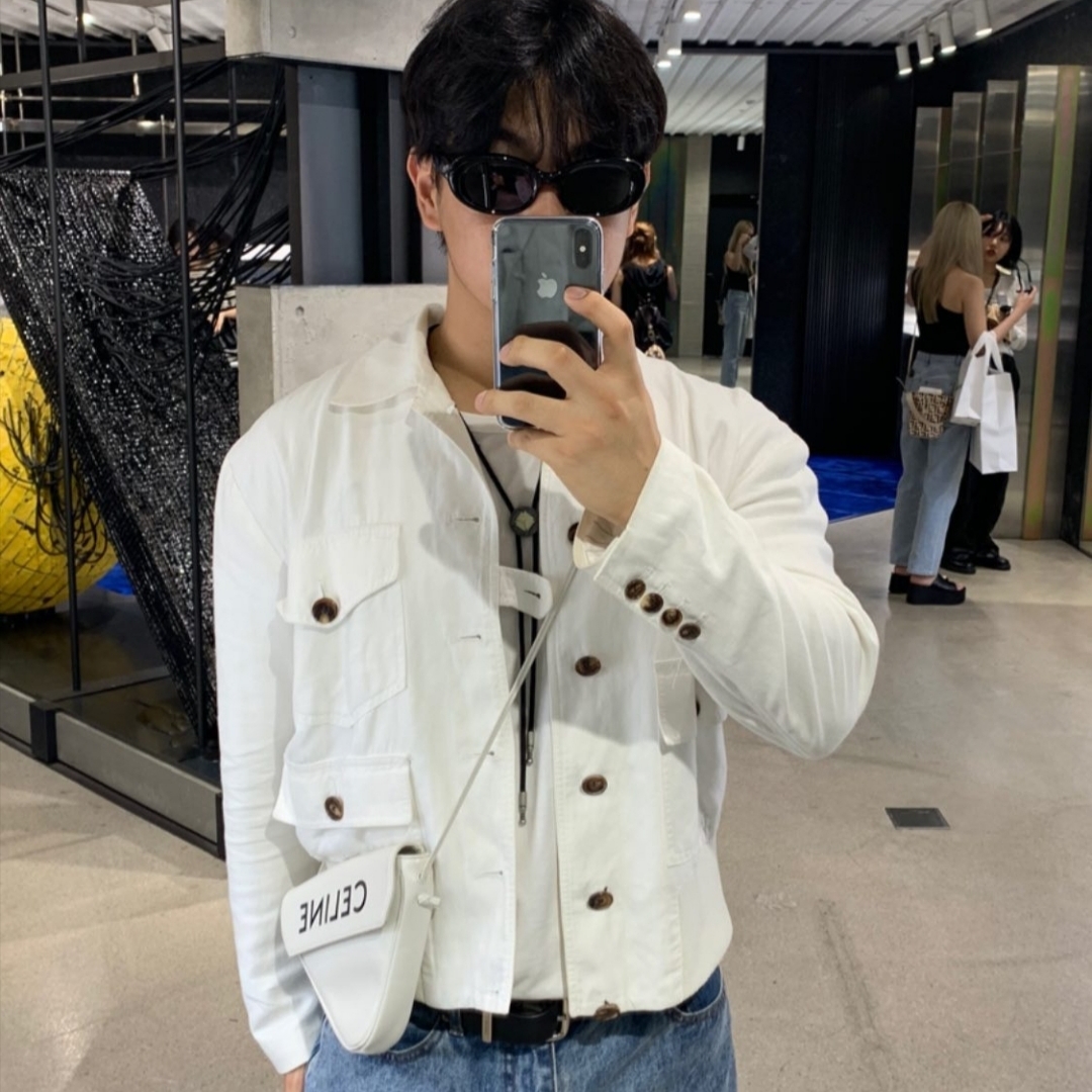 Gentle Monster x Maison Margiela MM004 Black Black, Celine Triangle Bag in Smooth Calfskin with Celine Print Black 착용 스타일