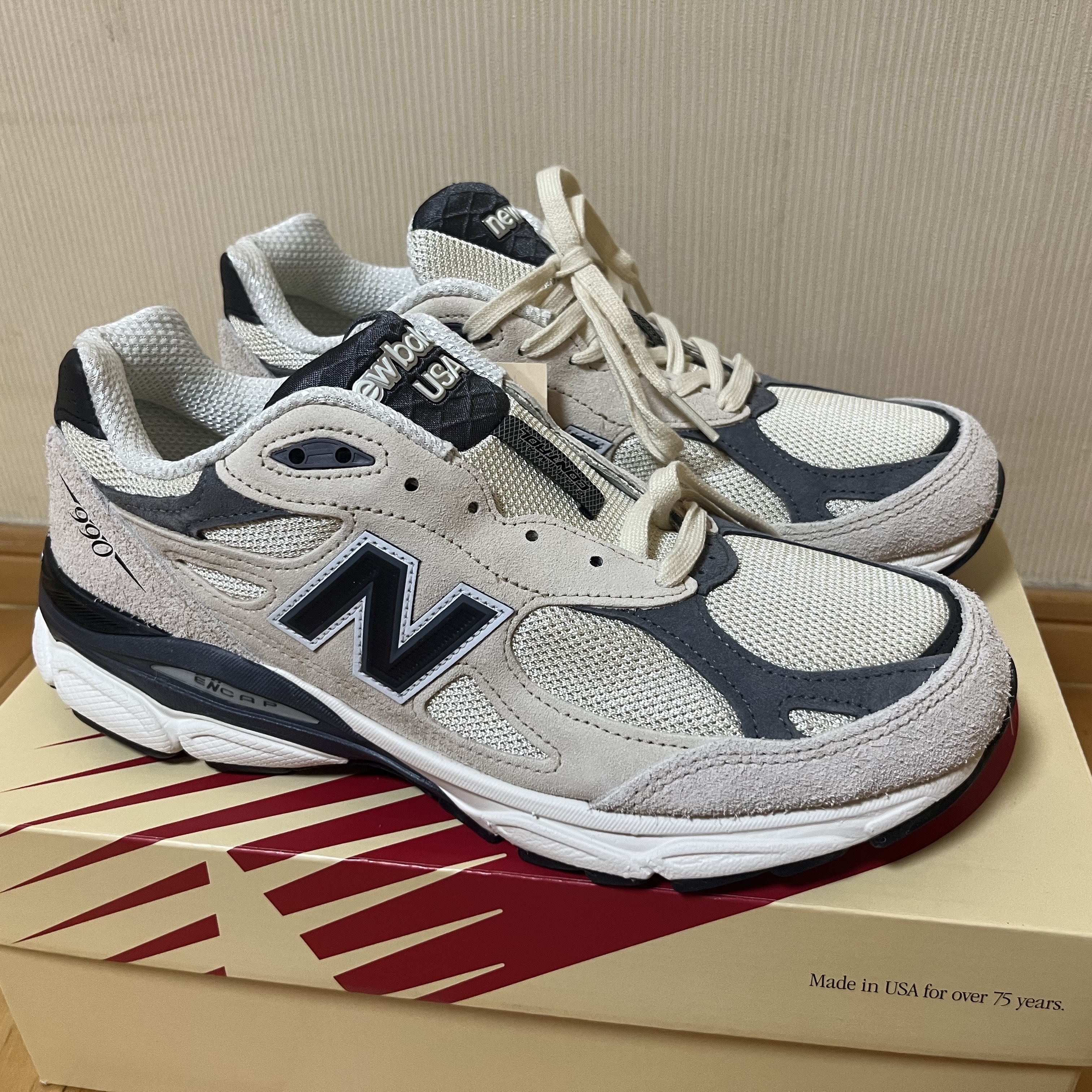 New Balance 990v3 Made in USA Moonbeam Macadamia Nut 착용 스타일