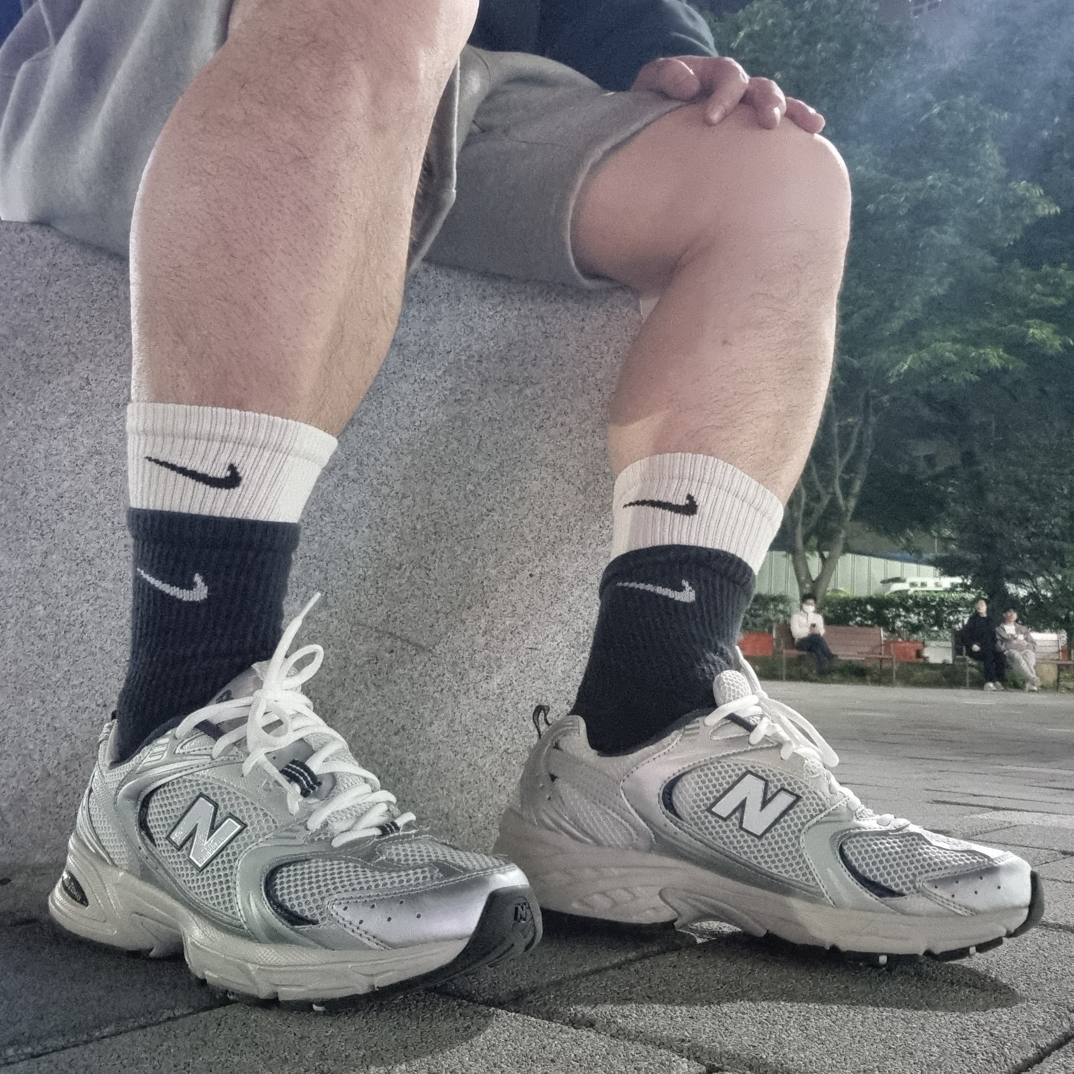 New Balance 530 Steel Grey 착용 스타일 - 1