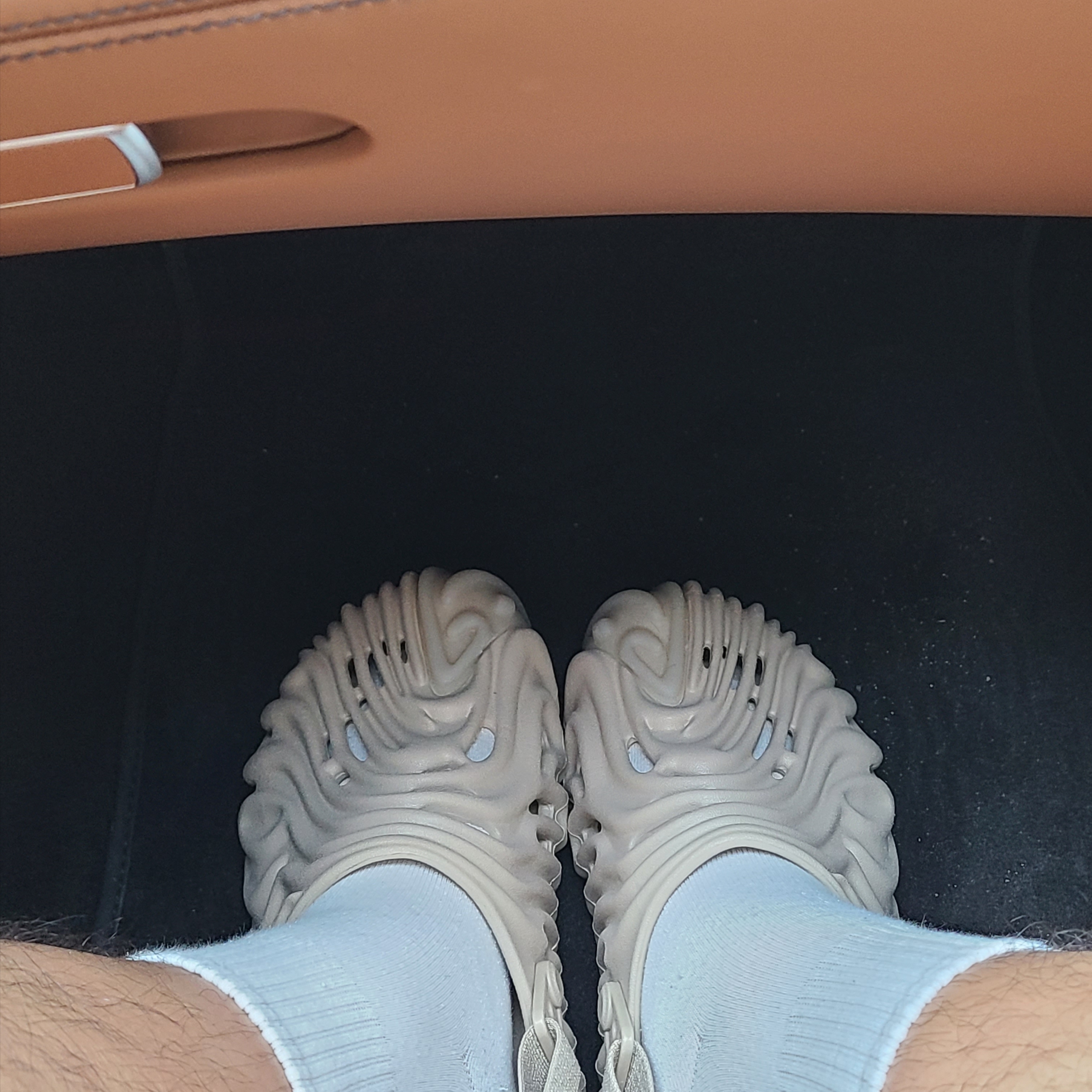 Crocs x Salehe Bembury Pollex Clog Horchata 착용 스타일