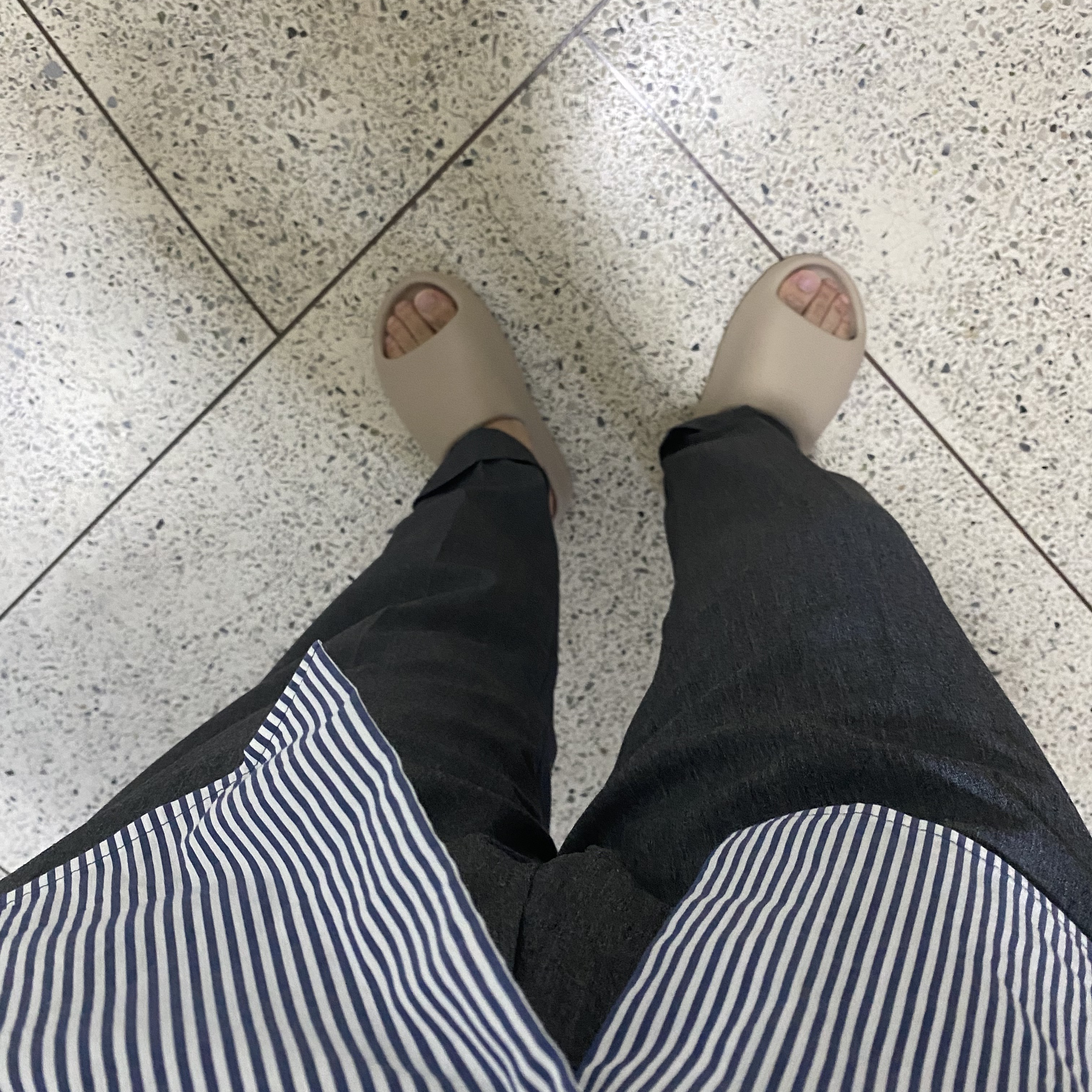 Adidas Yeezy Slide Pure - Re-Release Ver. 착용 스타일 - 1