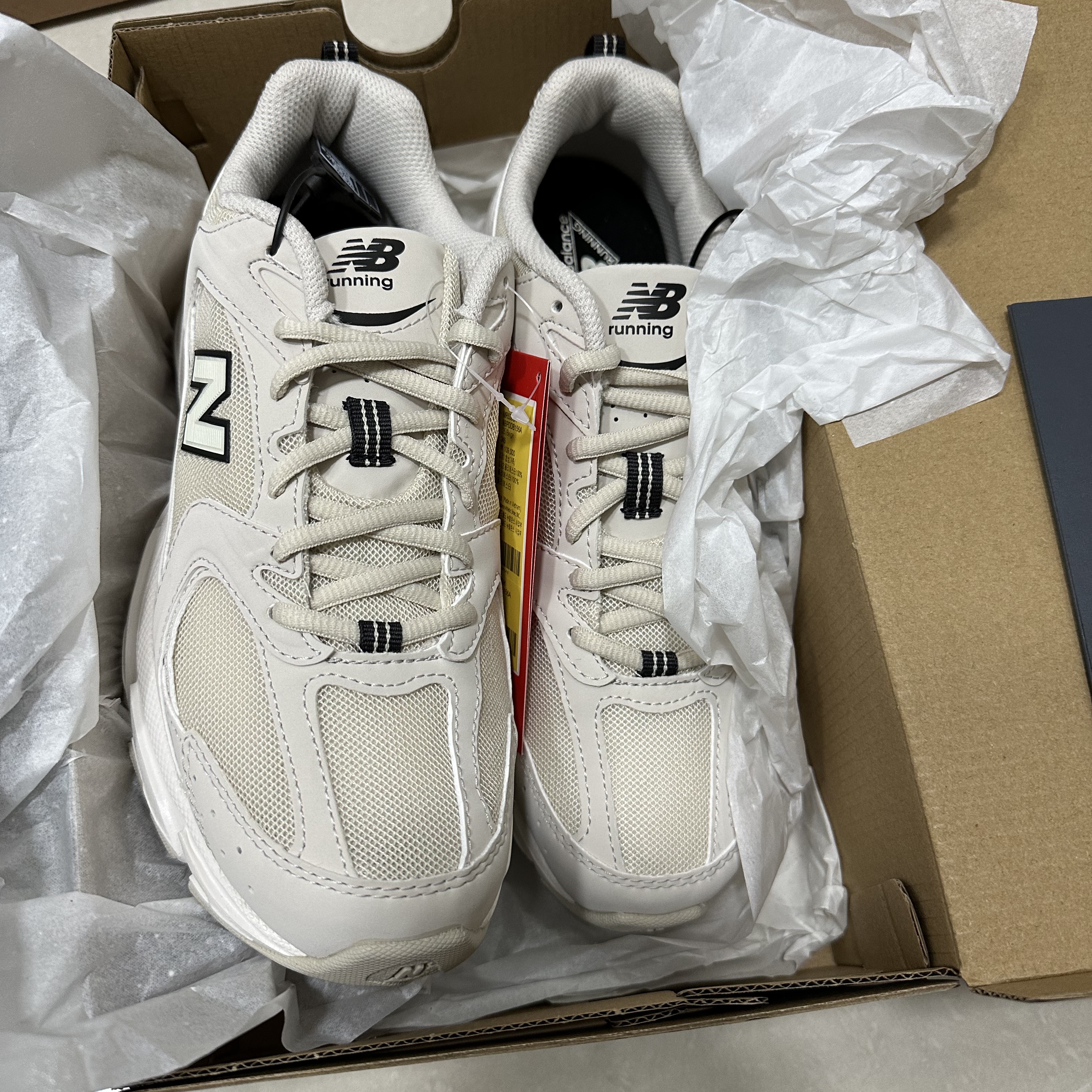 New Balance 530 Ivory 착용 스타일