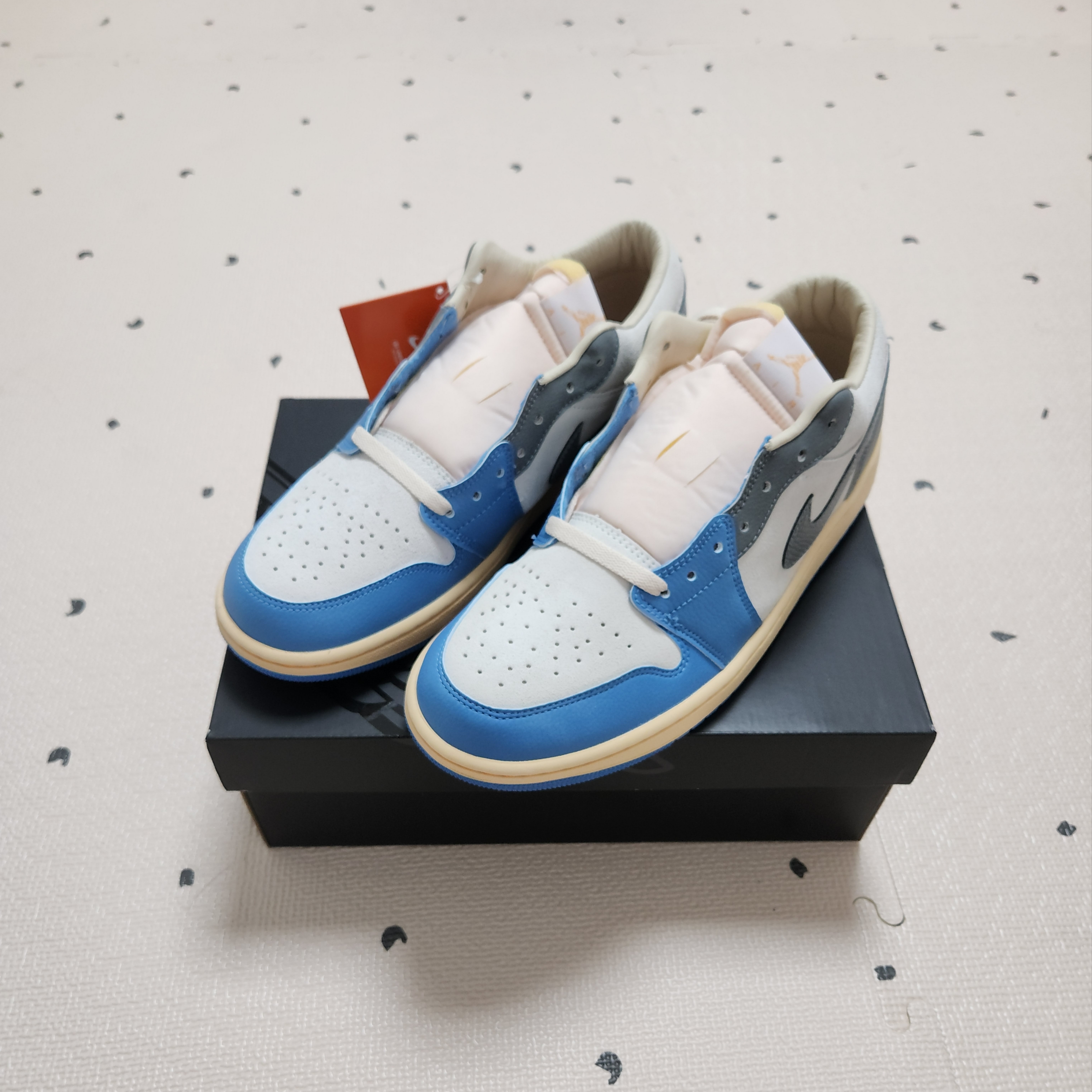 Jordan 1 Low SE Tokyo 96 착용 스타일 - 1