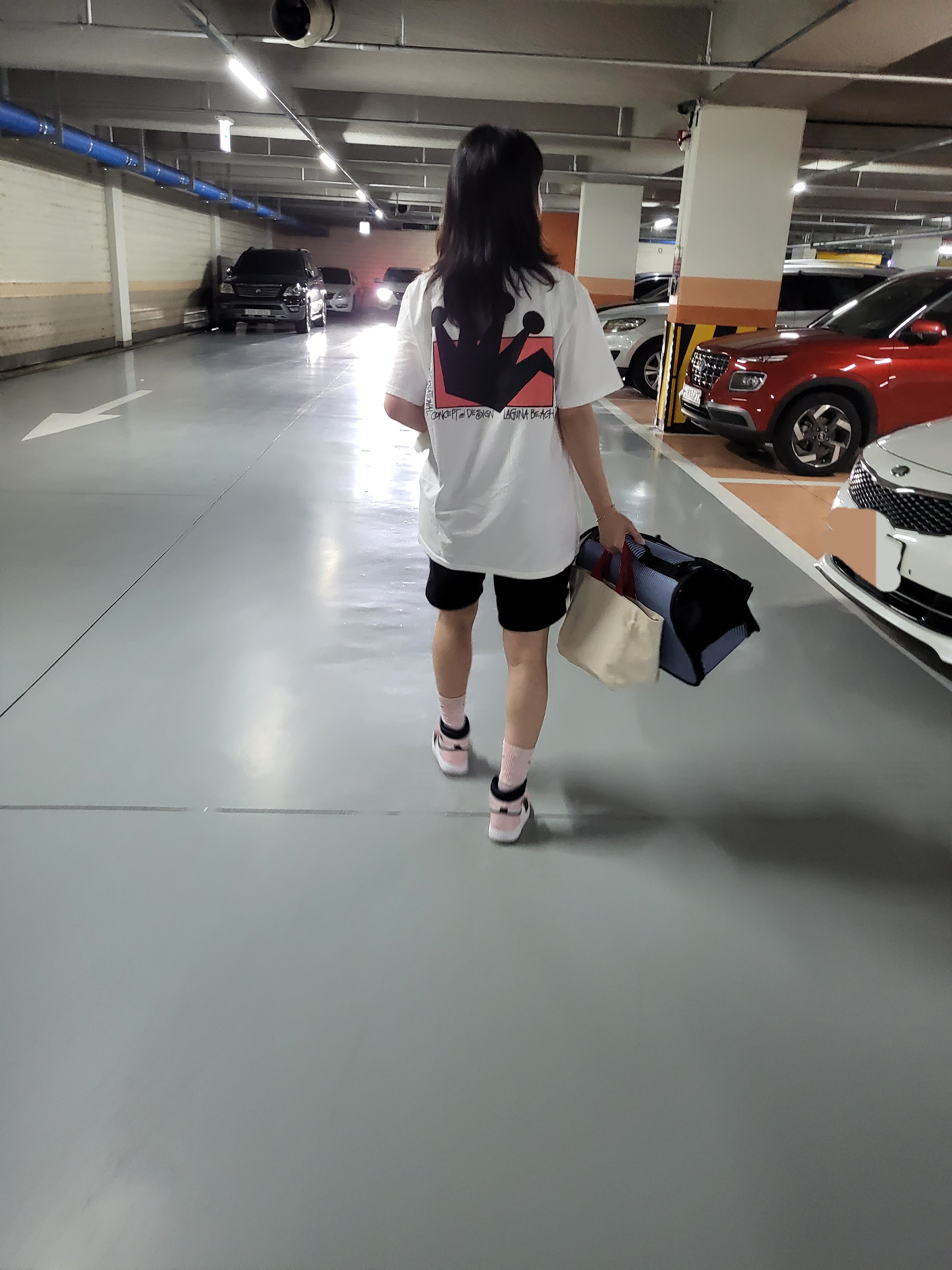 Stussy Lb Crown T-Shirt White, (W) Jordan 1 Retro High OG Atmosphere 착용 스타일