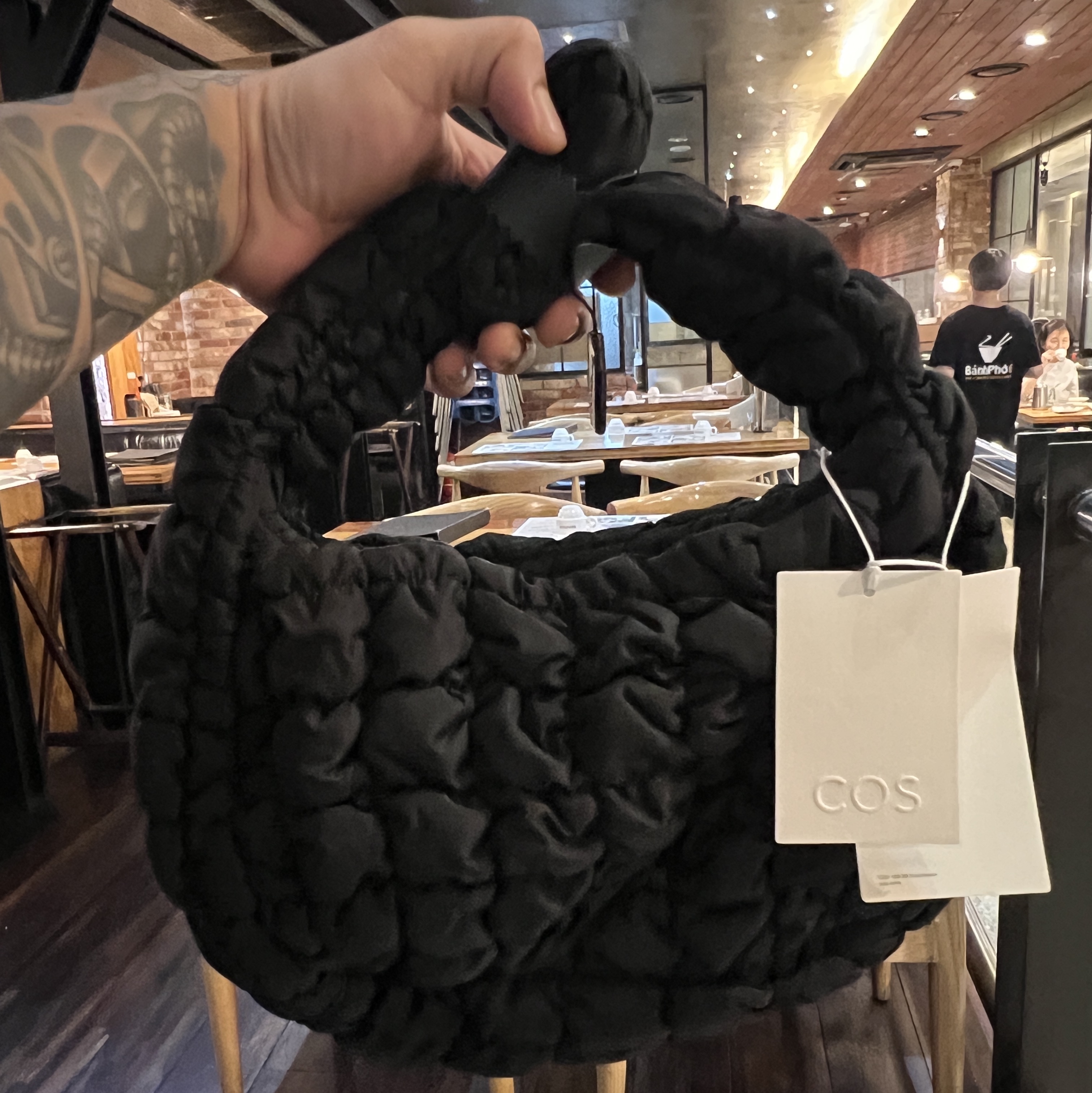 COS Quilted Mini Bag Black 착용 스타일