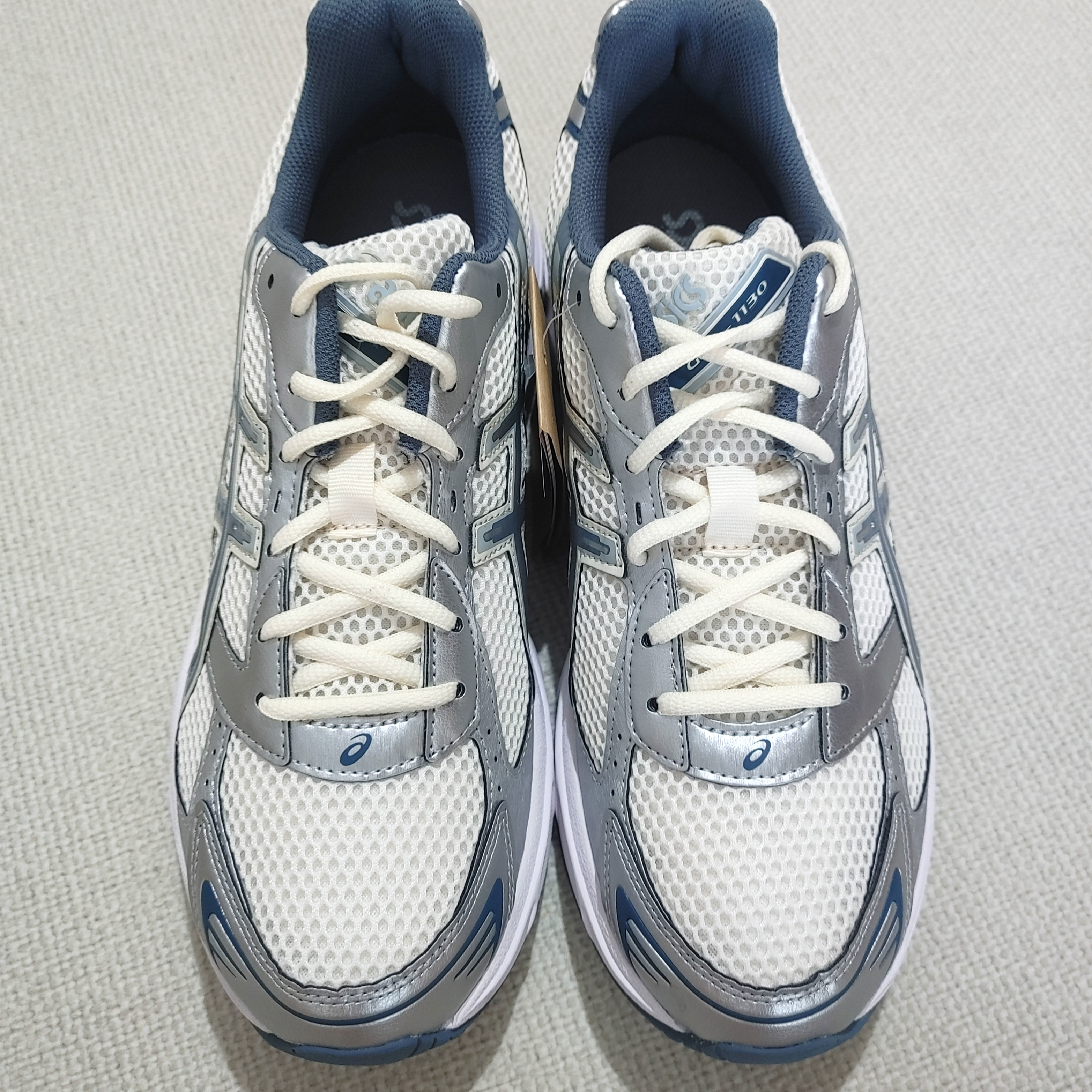 Asics Gel-1130 Cream Ironclad 착용 스타일