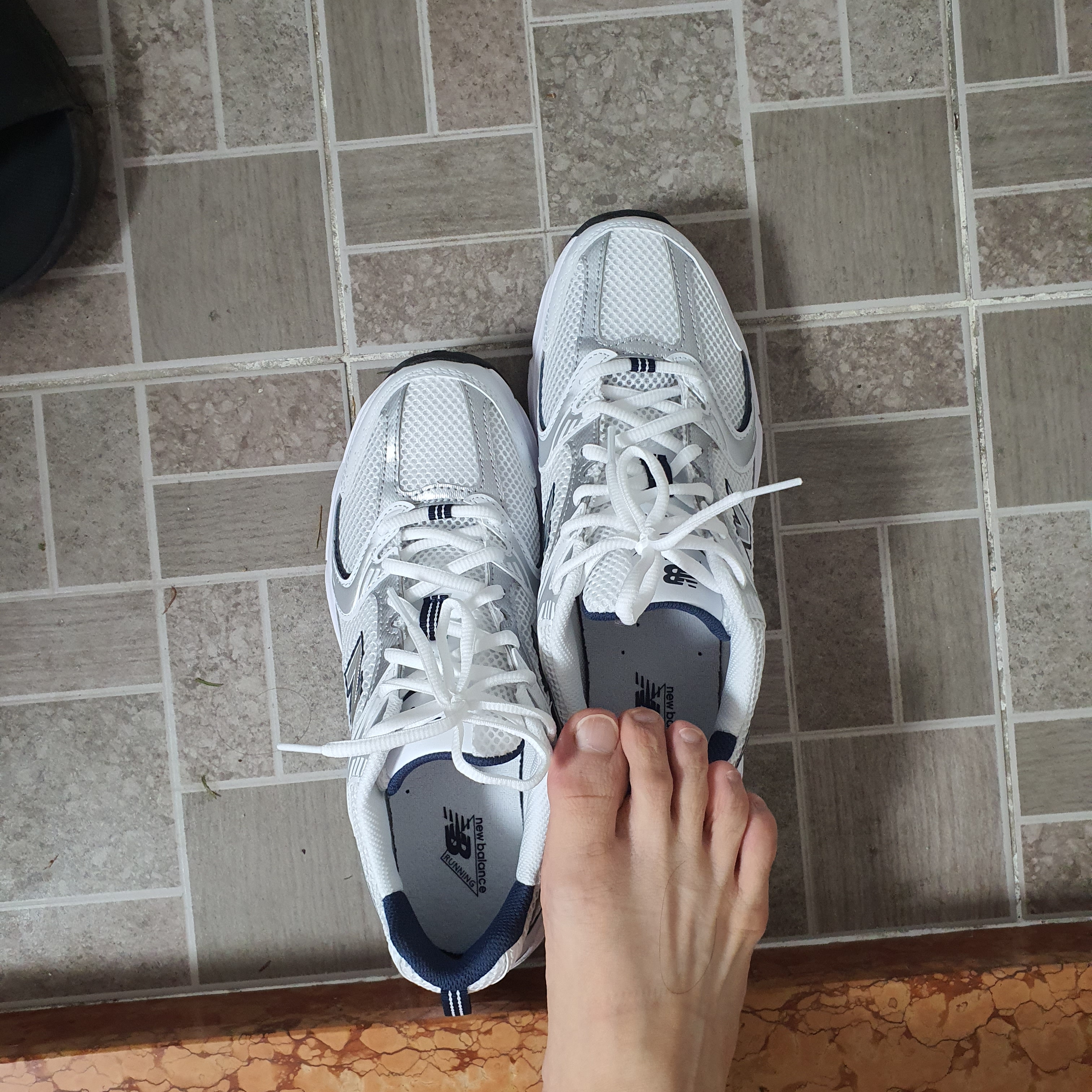 New Balance 530 White 착용 스타일