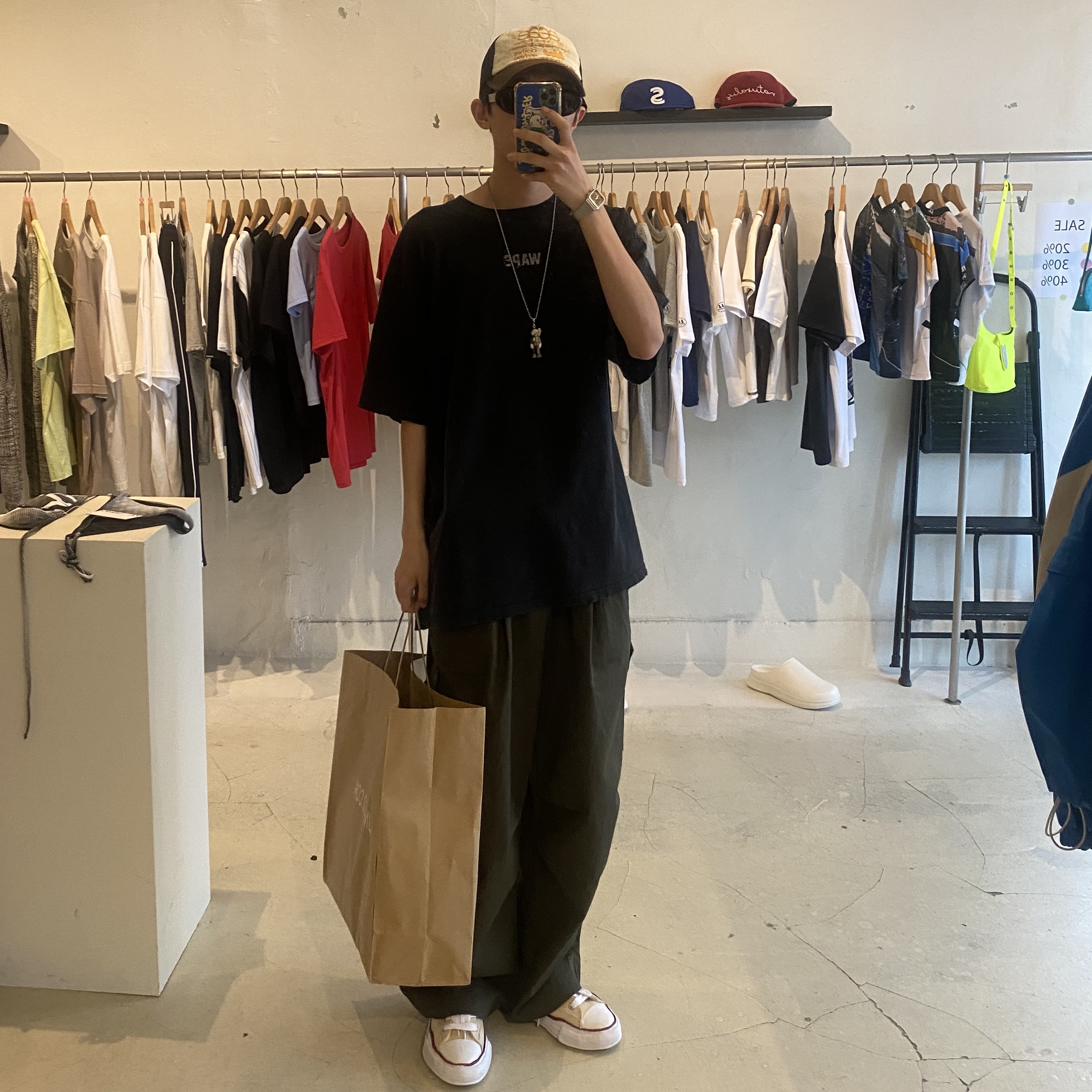 Maison Mihara Yasuhiro Peterson OG Sole Canvas Low-top Sneakers Natural, Kaws Tokyo First Companion Flayed Keychain Grey 착용 스타일