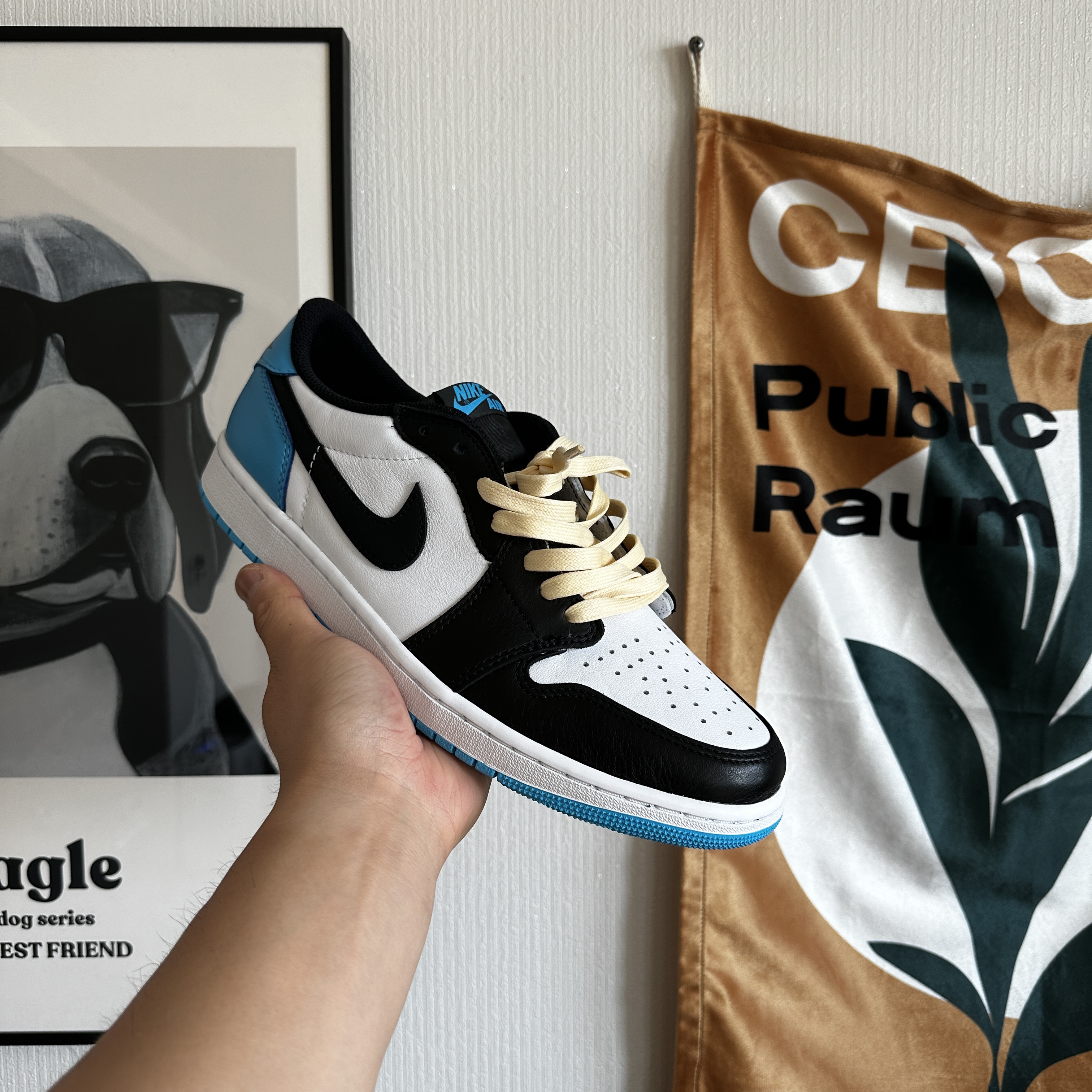 Jordan 1 Retro Low OG Black and Dark Powder Blue 착용 스타일 - 5