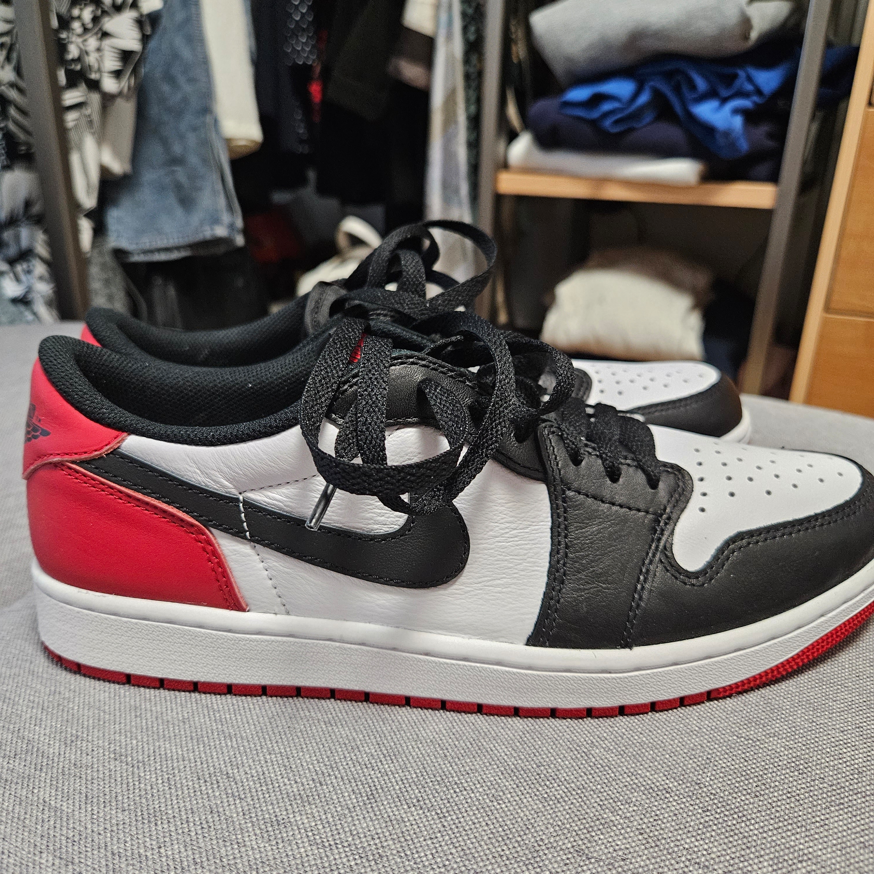 Jordan 1 Retro Low OG Black Toe 착용 스타일 - 2