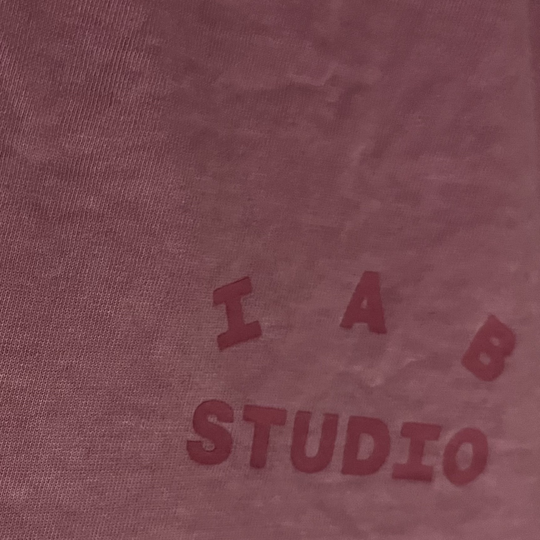 IAB Studio Pigment T-Shirt Magenta 착용 스타일