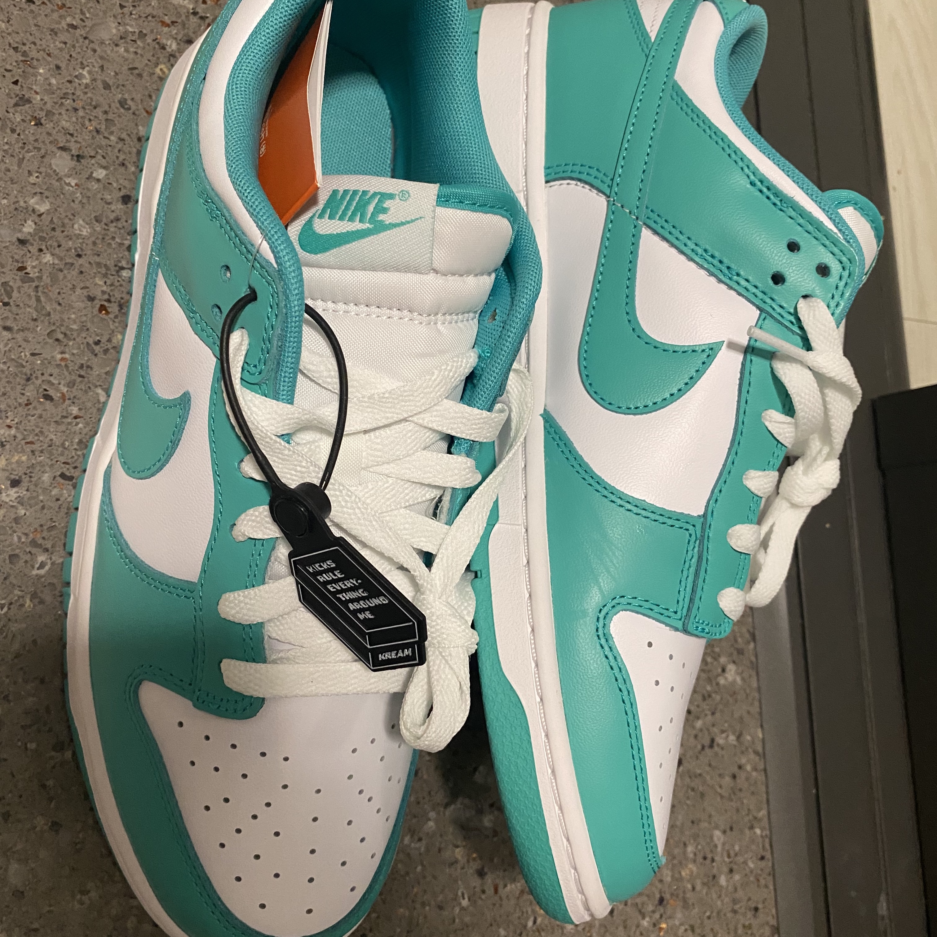 Nike Dunk Low White Clear Jade 착용 스타일