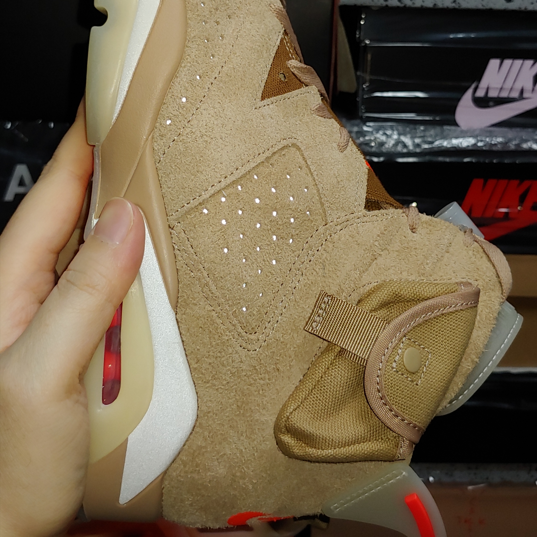 Jordan 6 x Travis Scott Retro SP British Khaki 착용 스타일 - 4