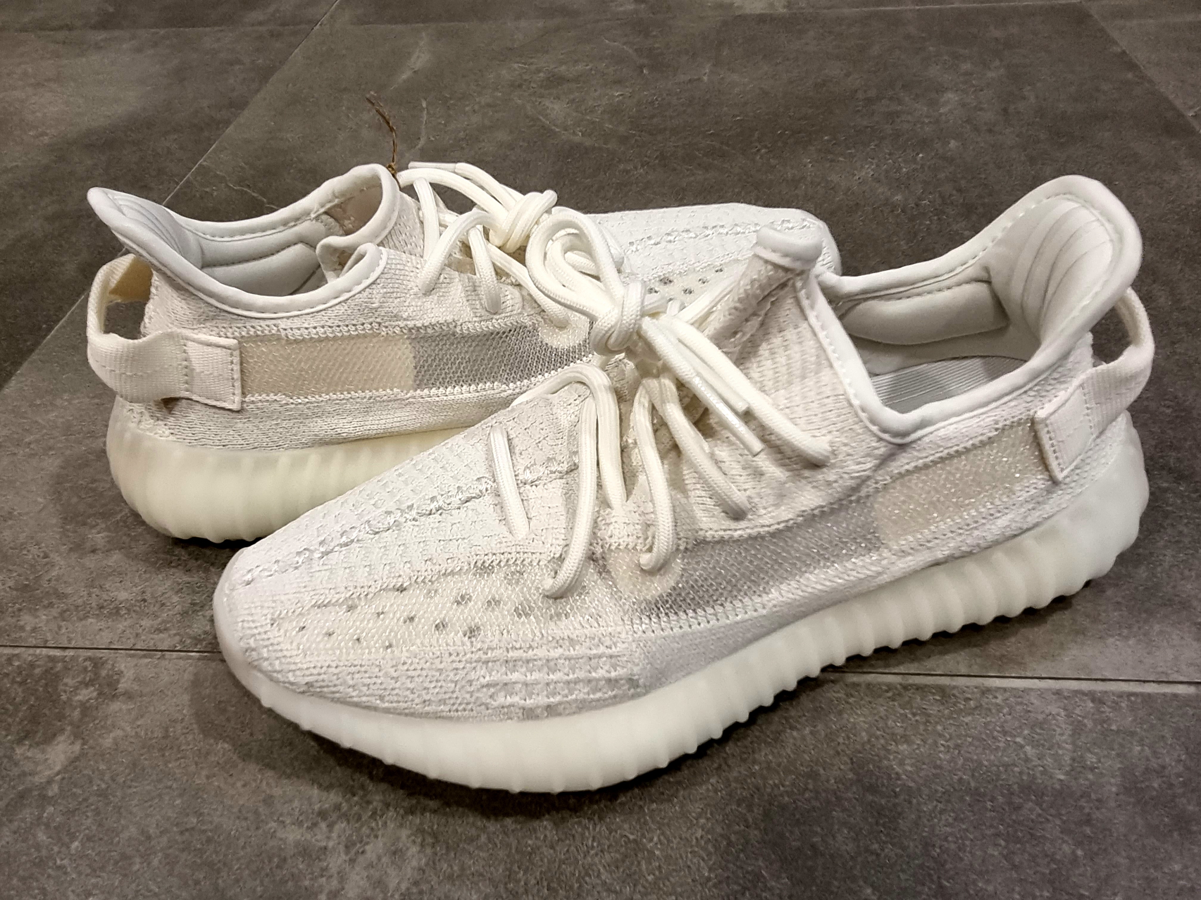 Adidas Yeezy Boost 350 V2 Bone 착용 스타일 - 3