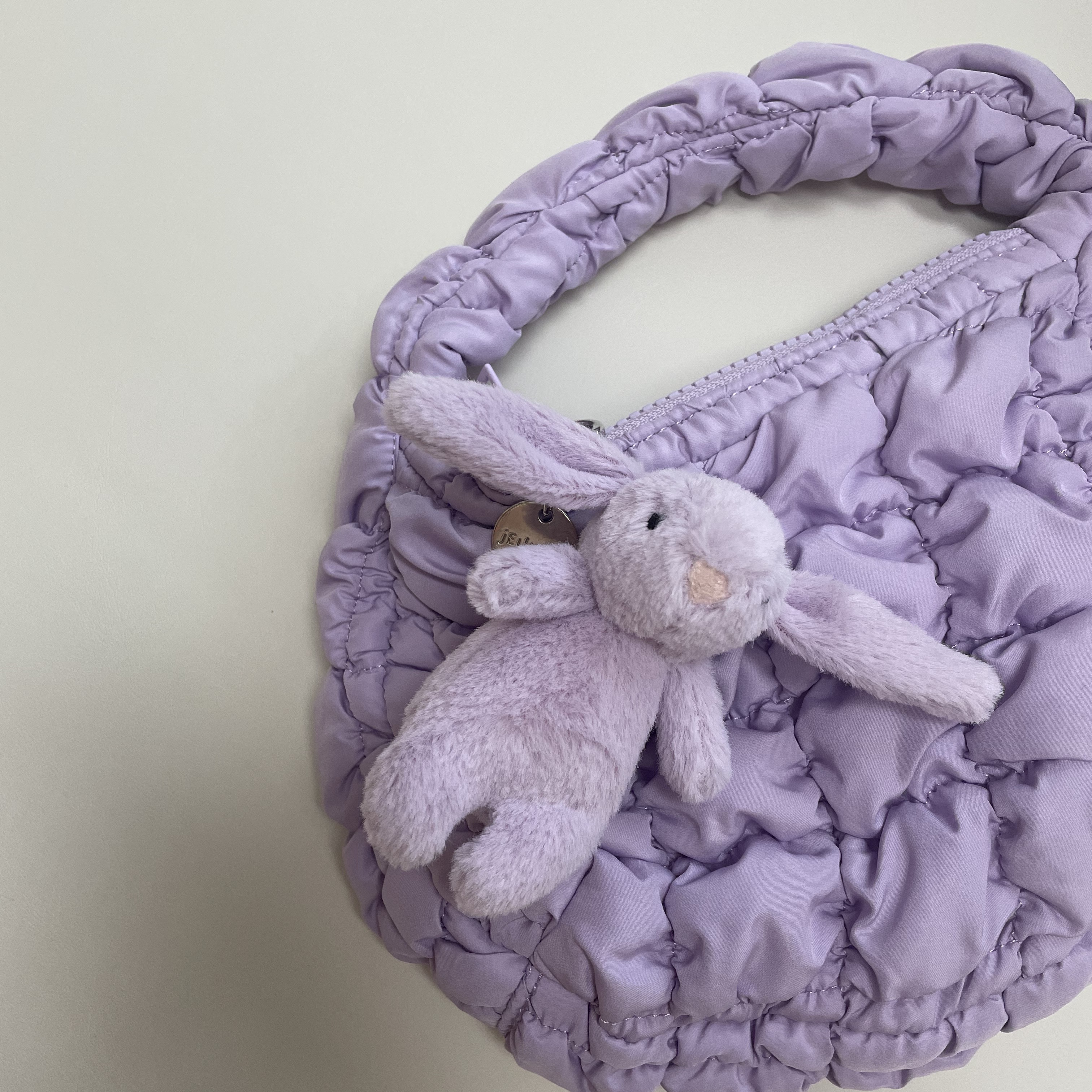 Jellycat Bashful Bunny Bag Charm Lavender 착용 스타일