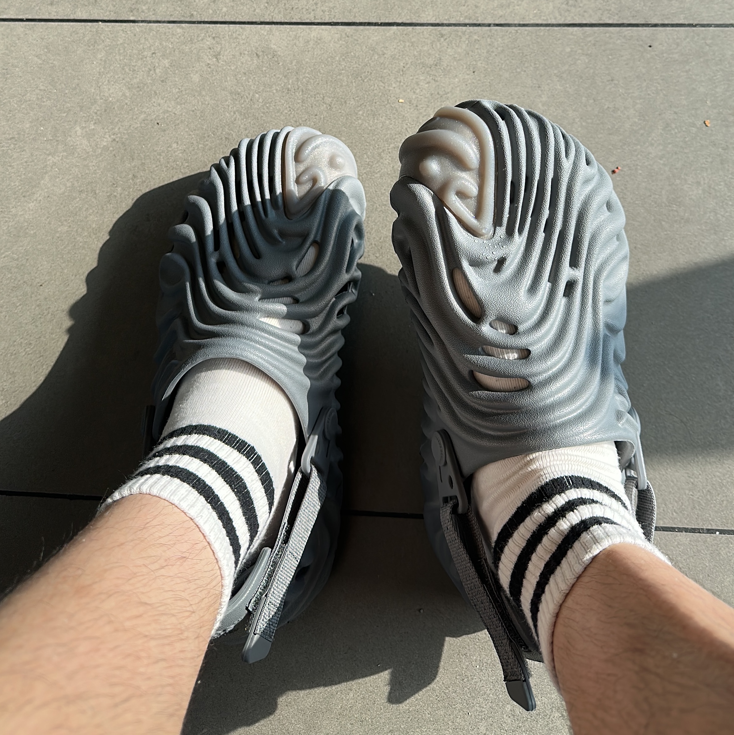 Crocs x Salehe Bembury Pollex Clog Niagara 착용 스타일 - 1