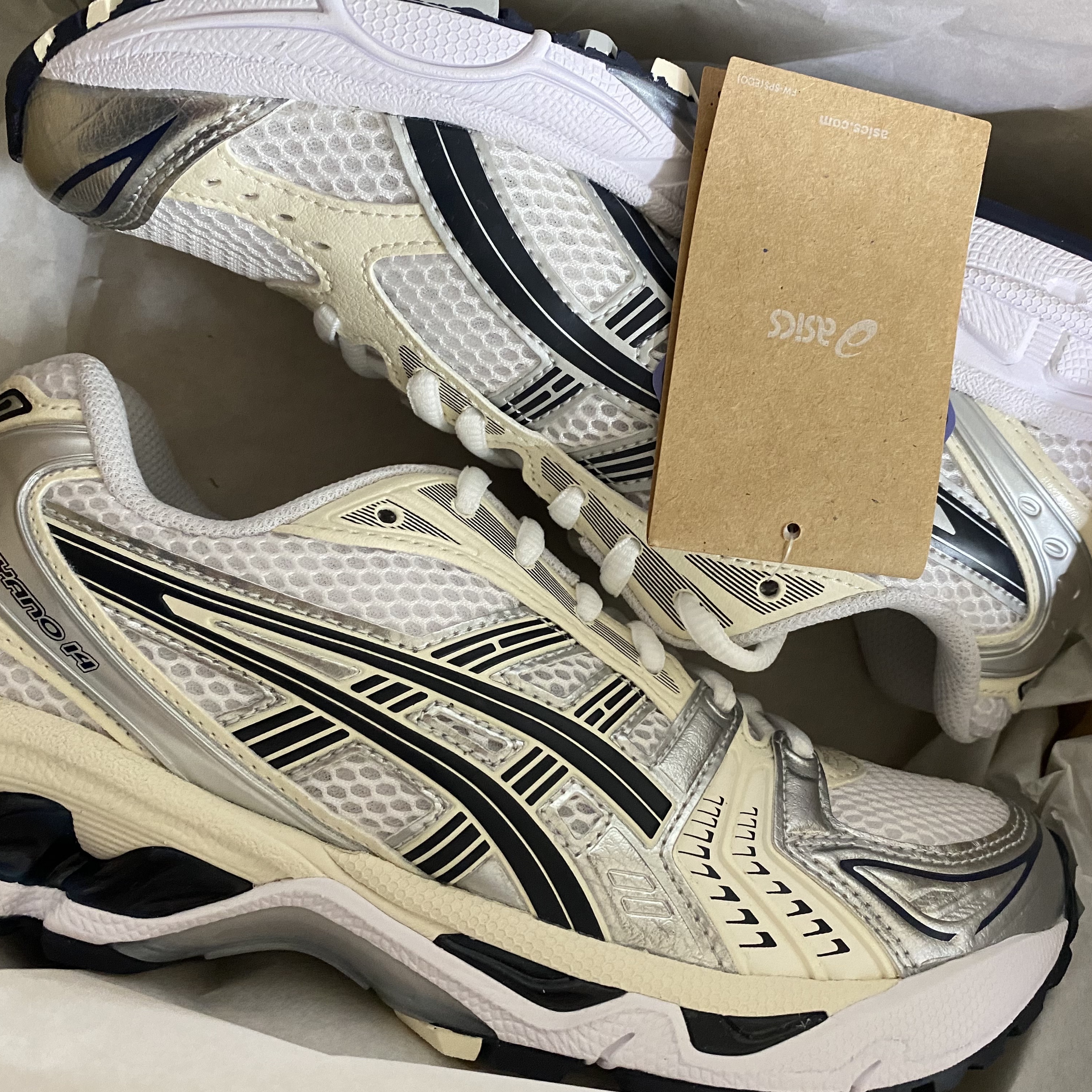 (W) Asics Gel-Kayano 14 White Midnight 착용 스타일