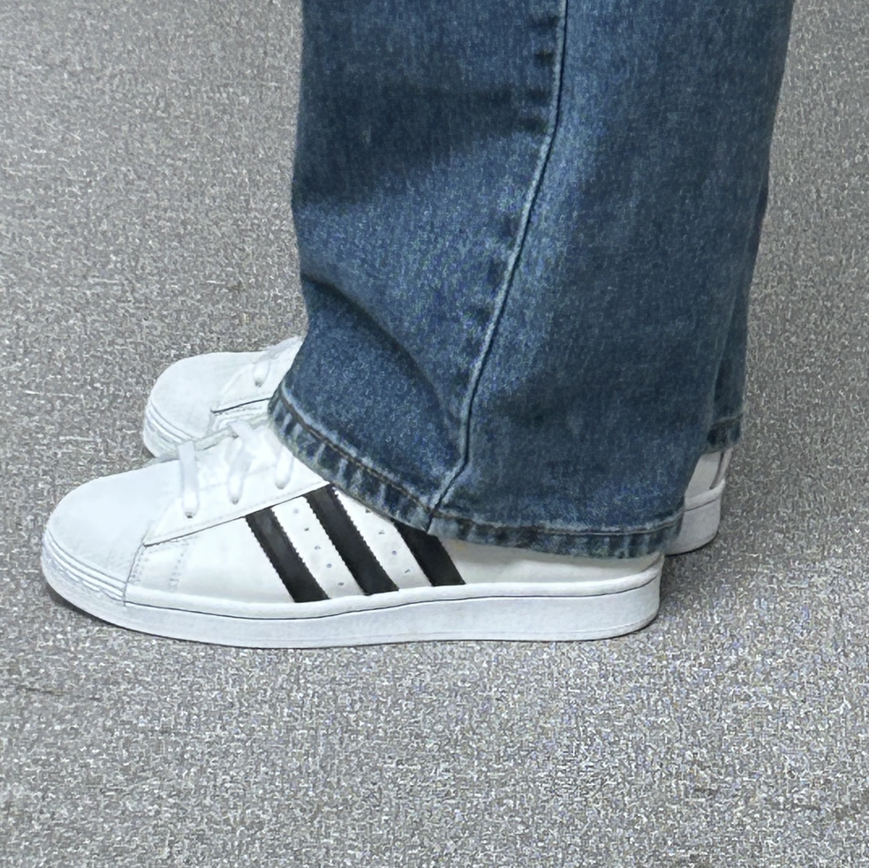 Adidas Superstar White Black 착용 스타일 - 3