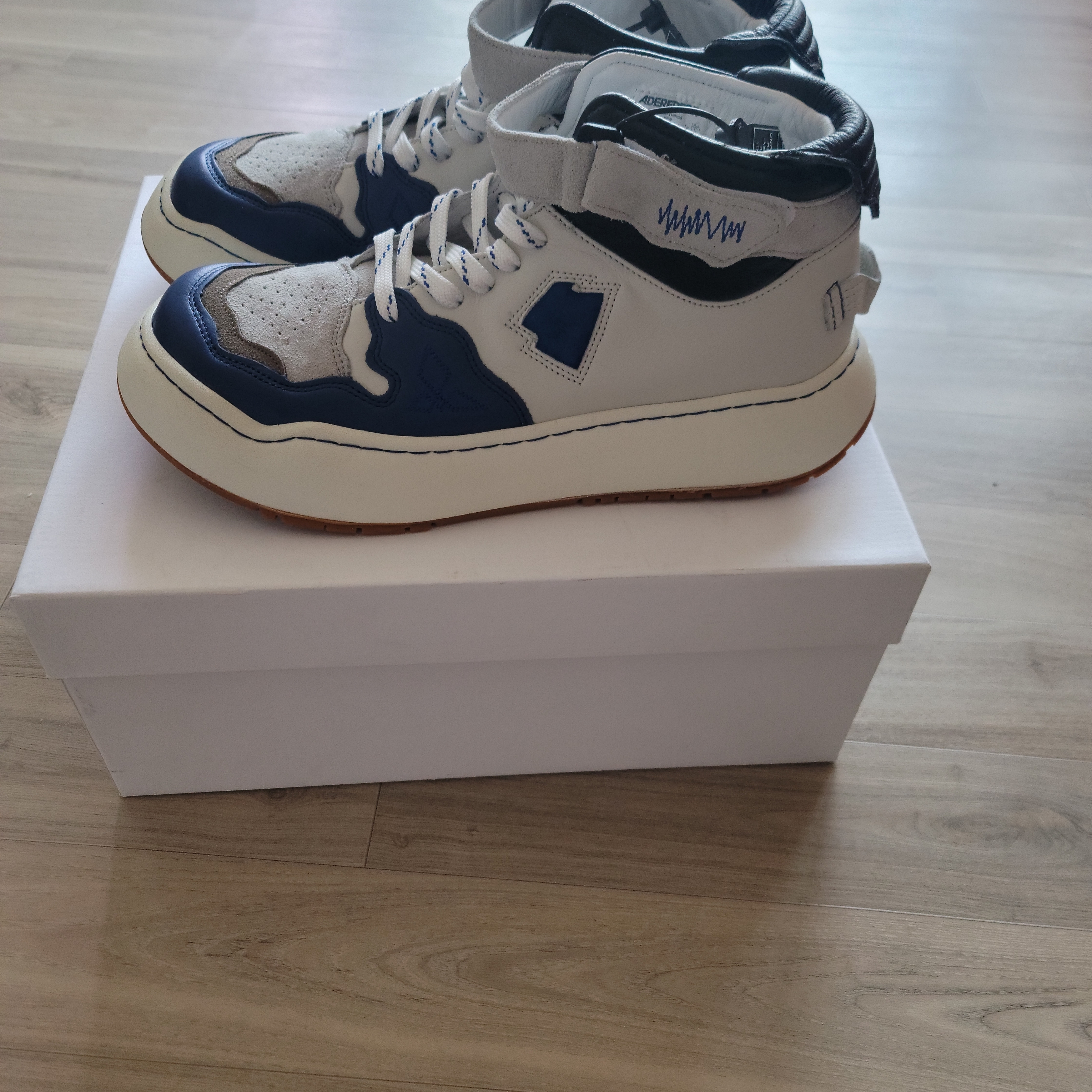 Ader Error Log; Khalif Blue 착용 스타일