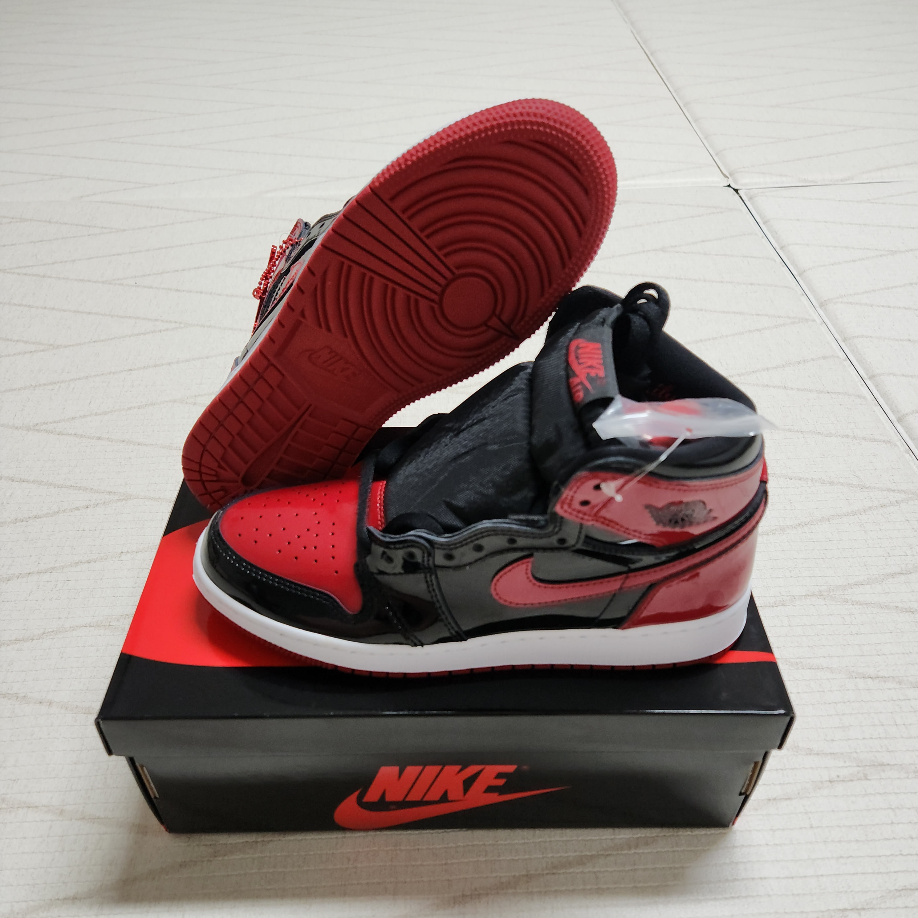 (GS) Jordan 1 Retro High OG Patent Bred 착용 스타일 - 2